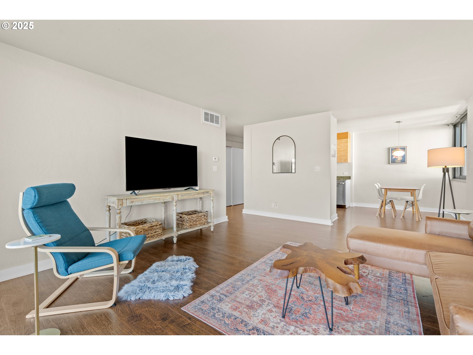 Photo #4: 162381019 Listing: Photo #4