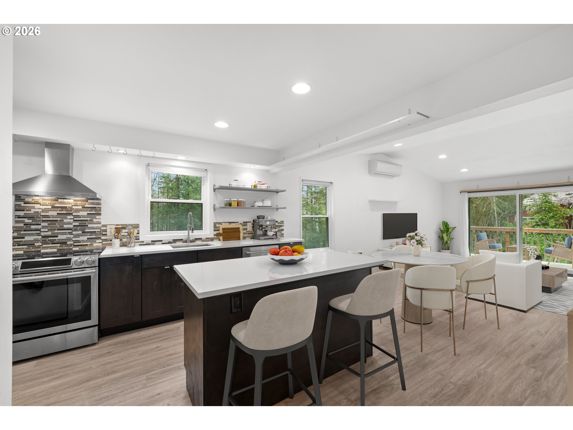 Photo #4: 165150533 Listing: Photo #4