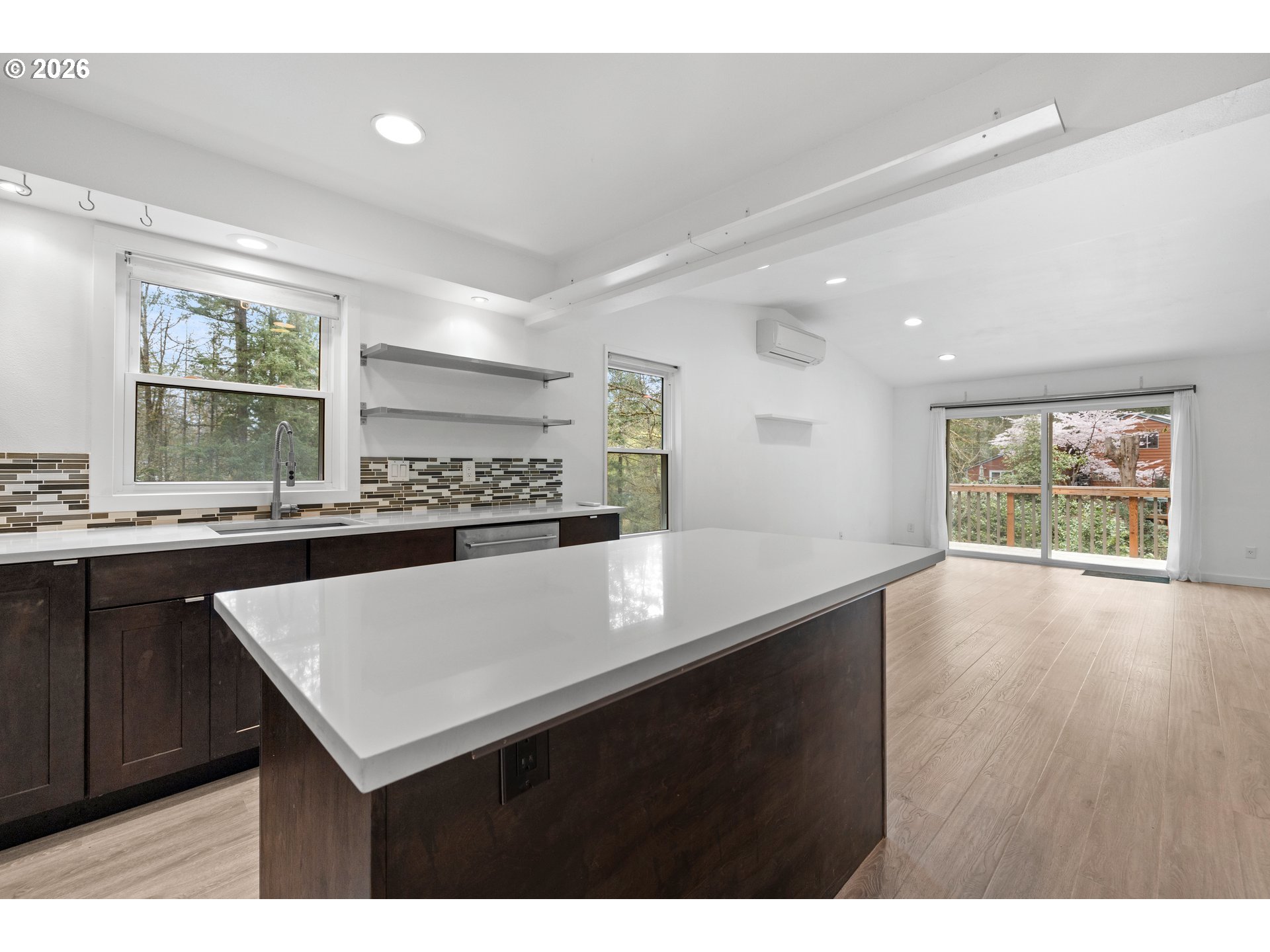 Photo #3: 165150533 Listing: Photo #3