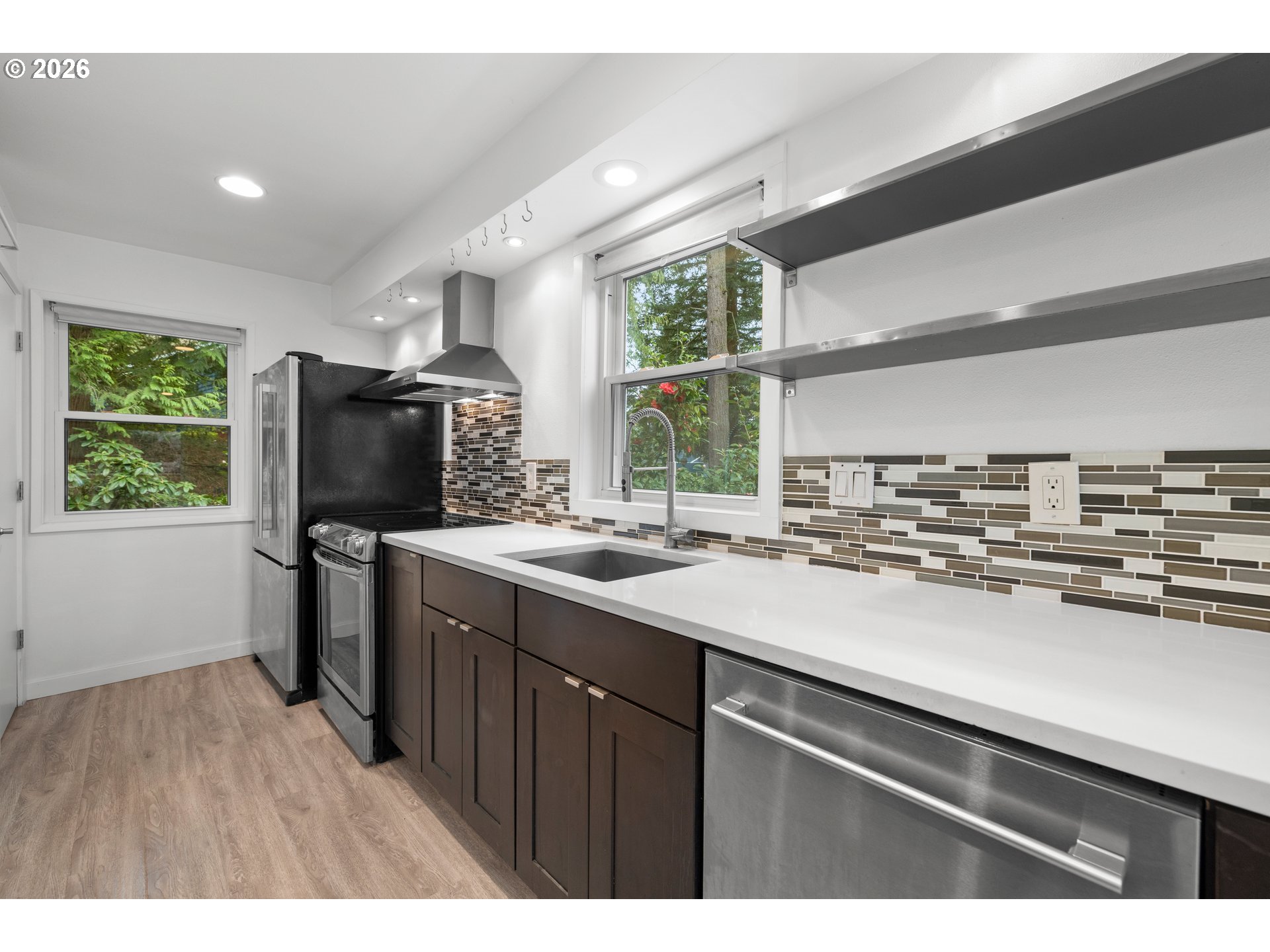 Photo #6: 165150533 Listing: Photo #6