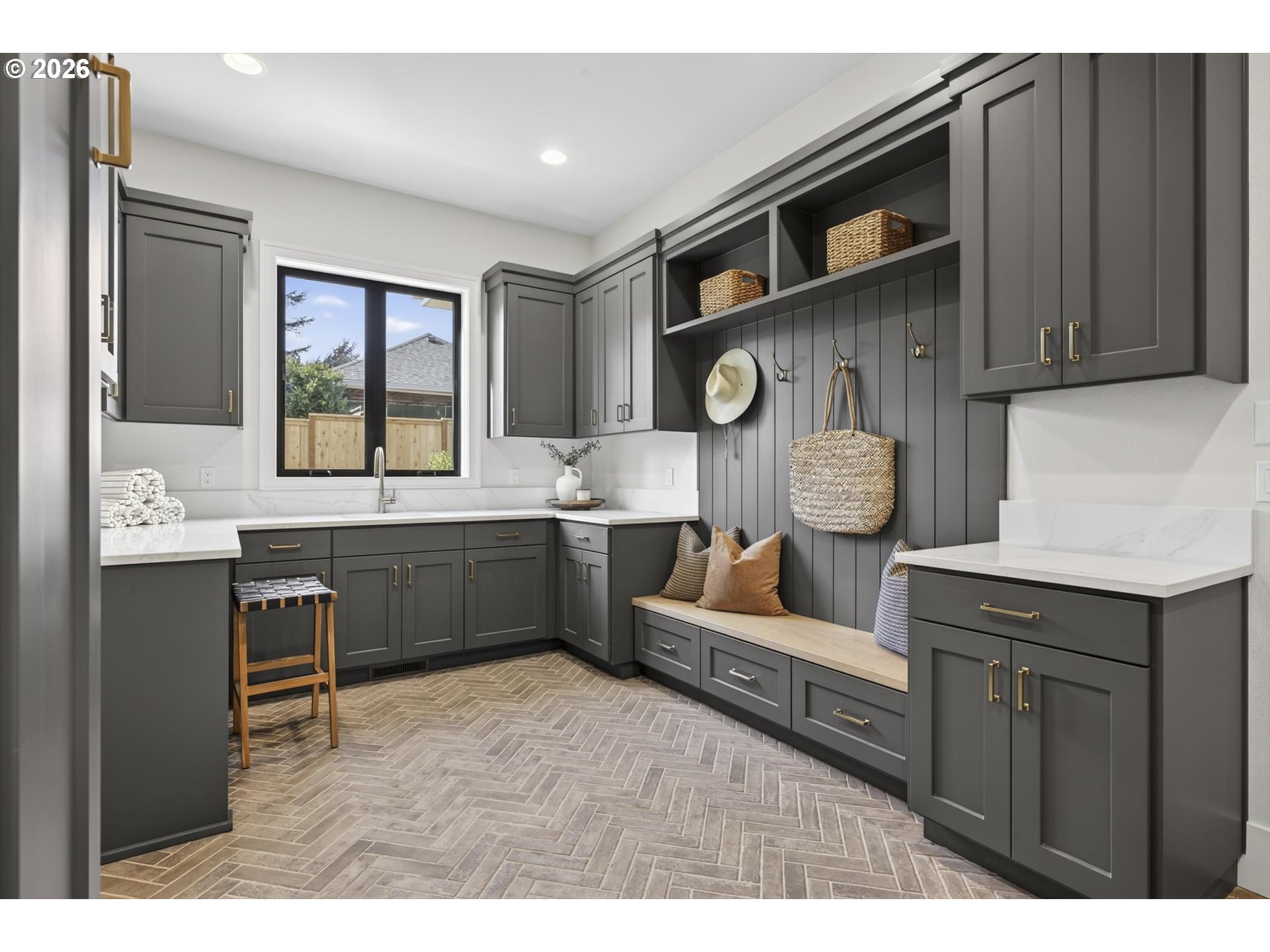 1050 ATWATER RD, Lake Oswego, OR, 97034