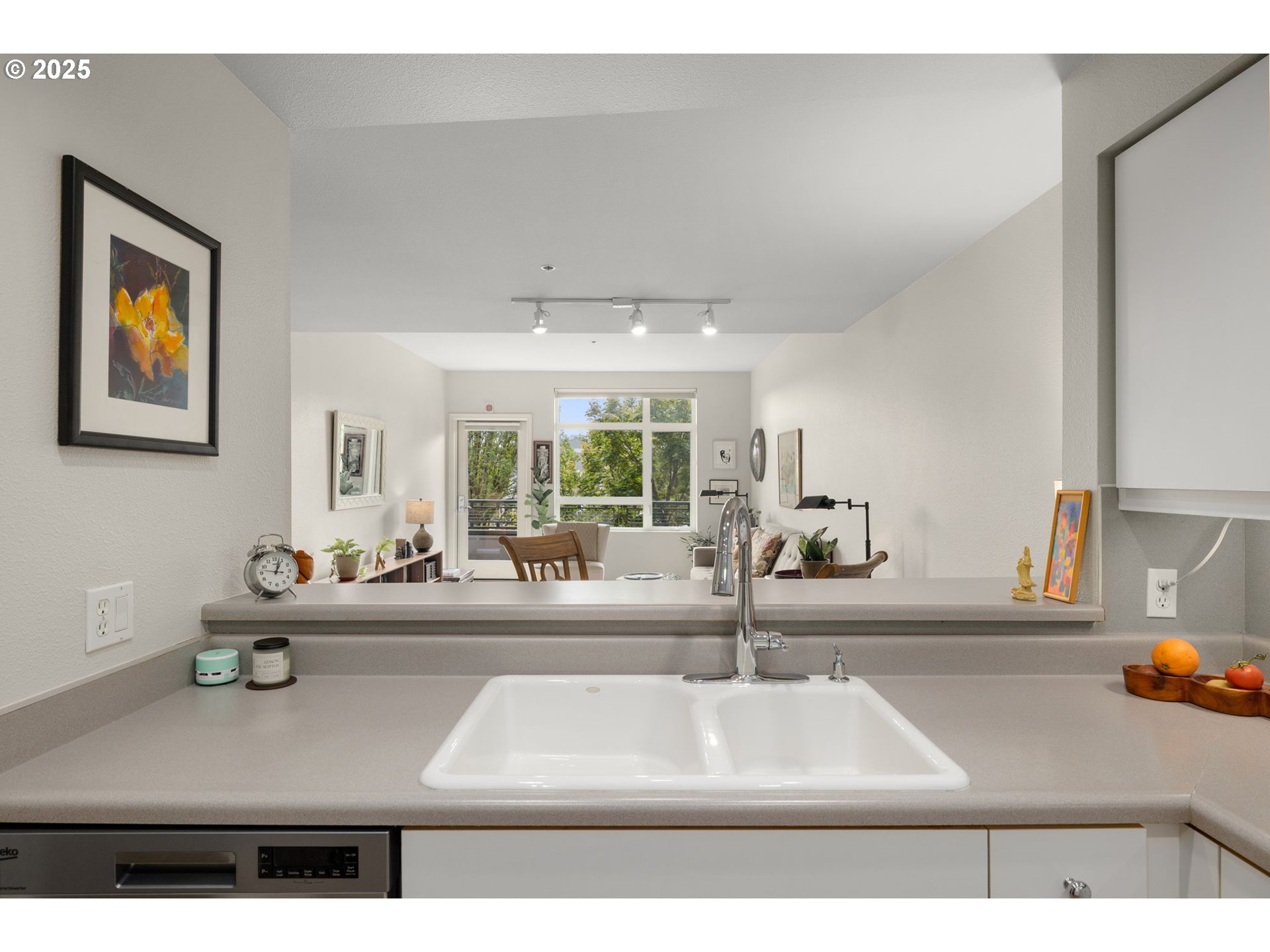 Photo #3: 165634711 Listing 