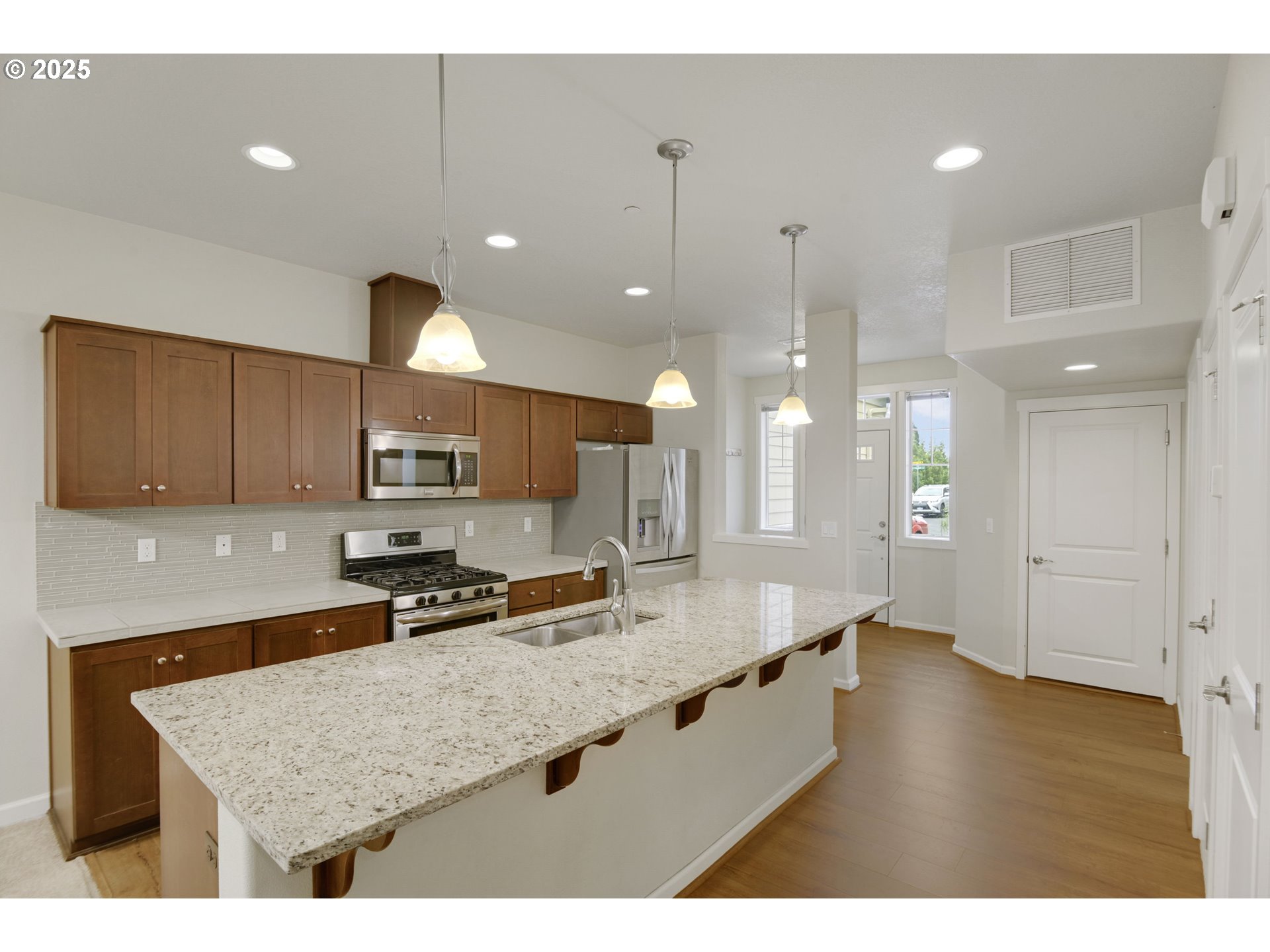 Photo #4: 167237455 Listing 
