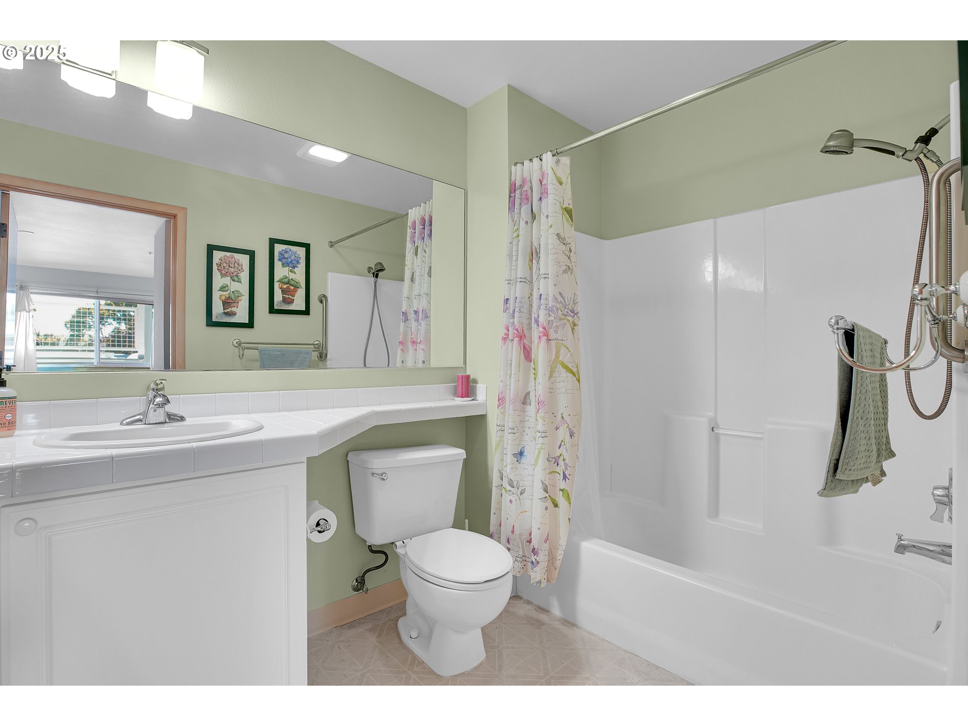 Photo #8: 169325279 Listing: Photo #8