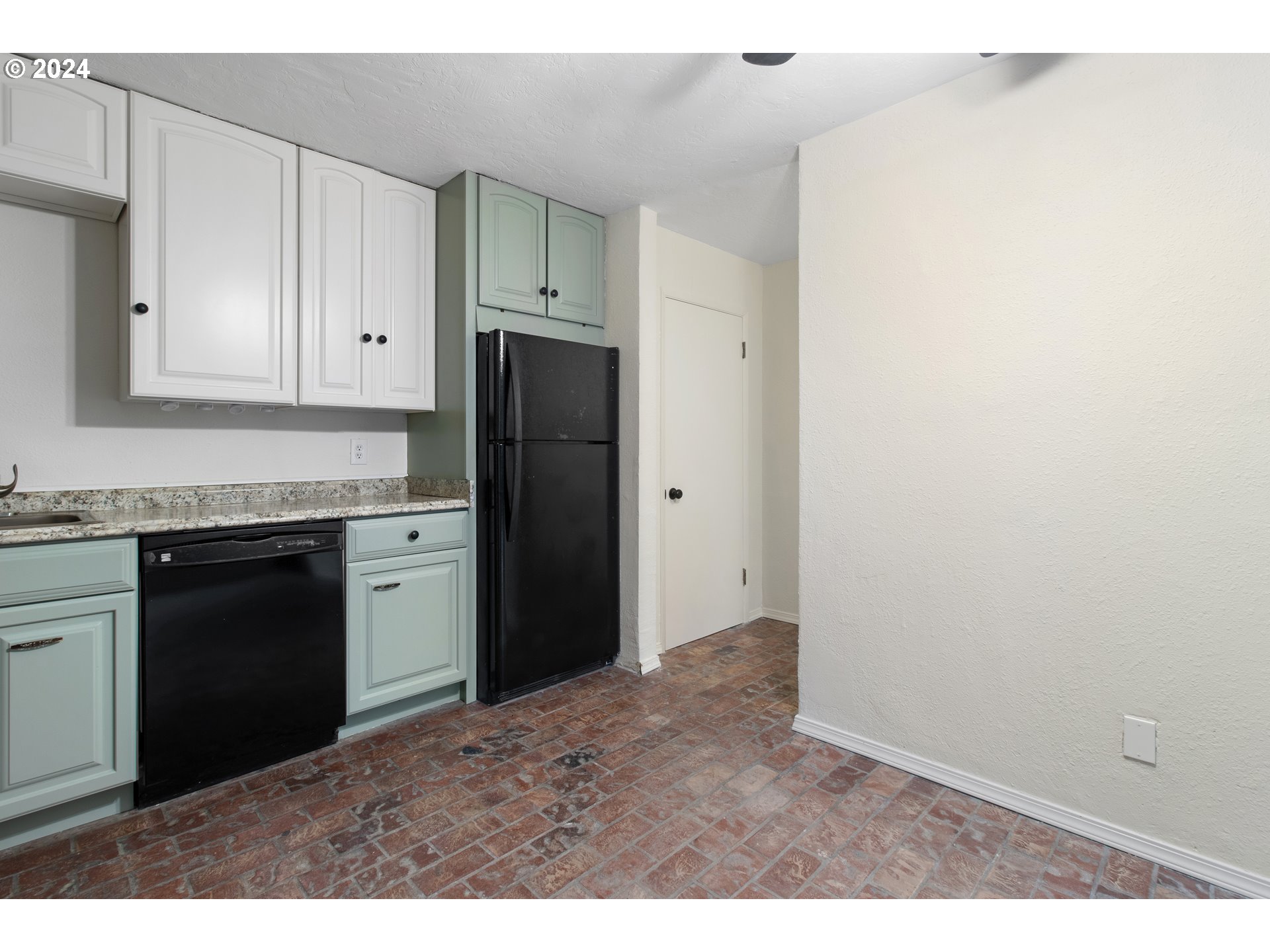 Photo #10: 170649002 Listing: Photo #10