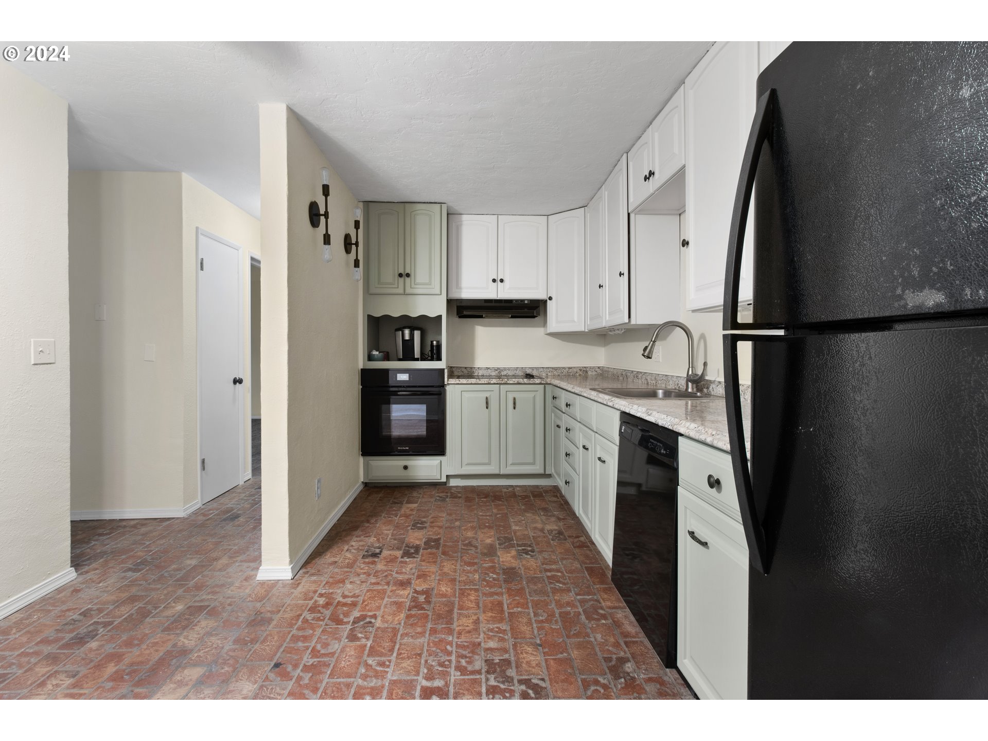 Photo #11: 170649002 Listing: Photo #11