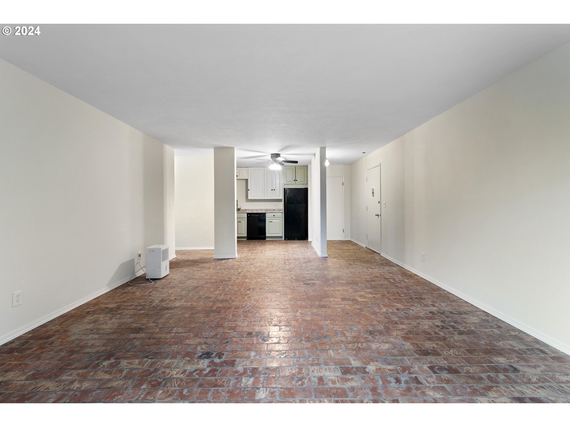 Photo #8: 170649002 Listing: Photo #8