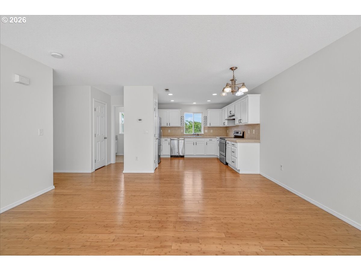 Photo #9: 170752801 Listing: Photo #9