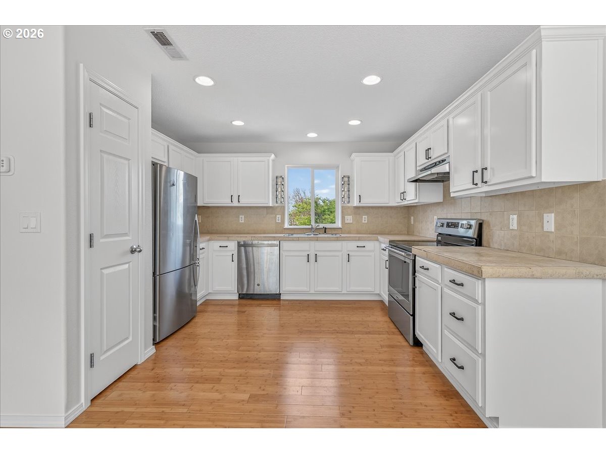 Photo #10: 170752801 Listing: Photo #10