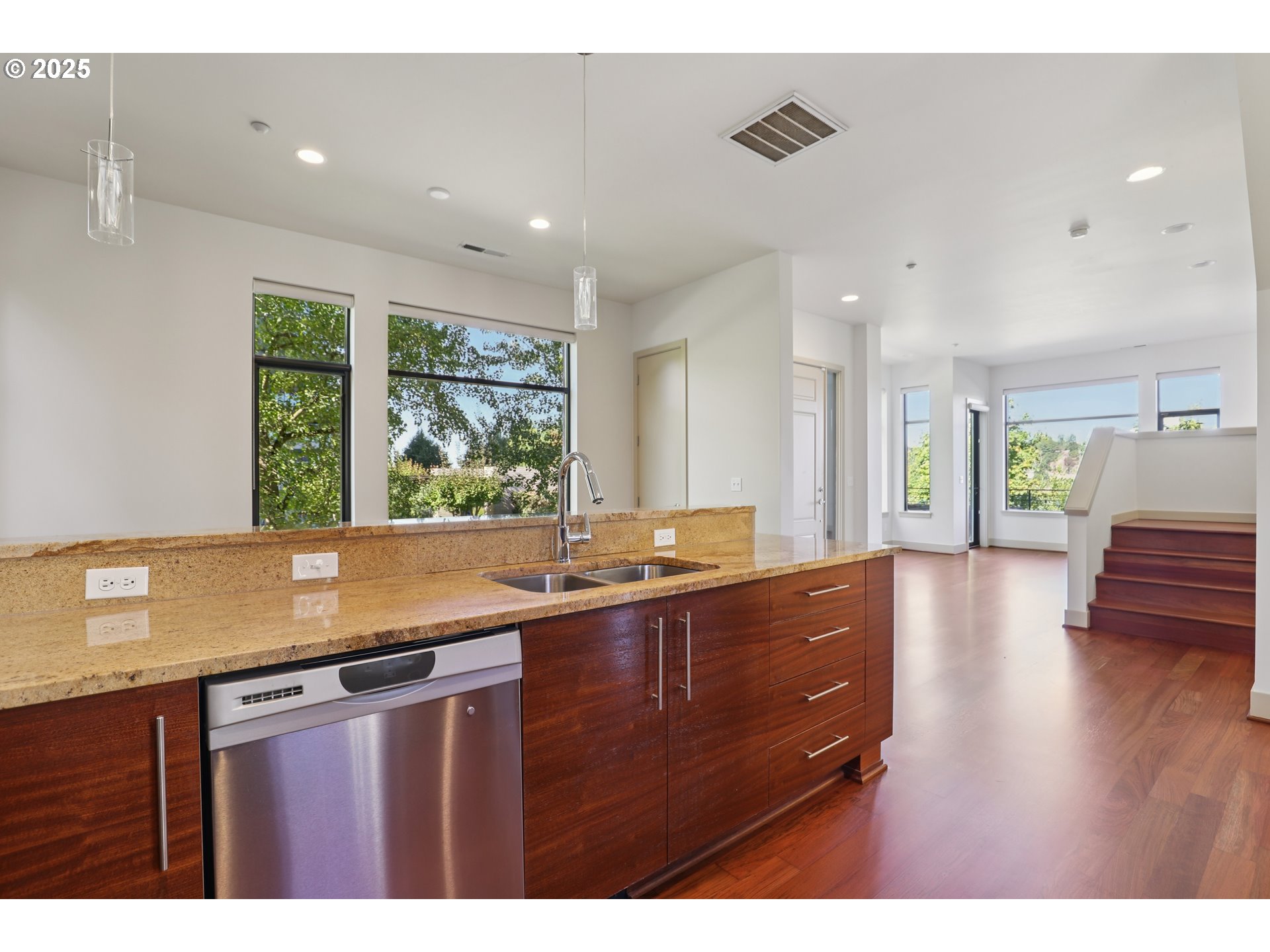 Photo #17: 170915142 Listing: Photo #17