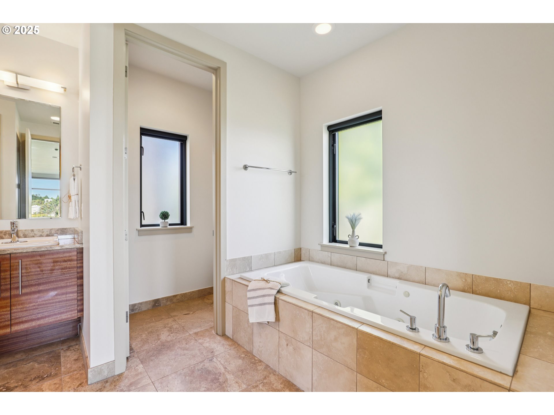 Photo #23: 170915142 Listing: Photo #23