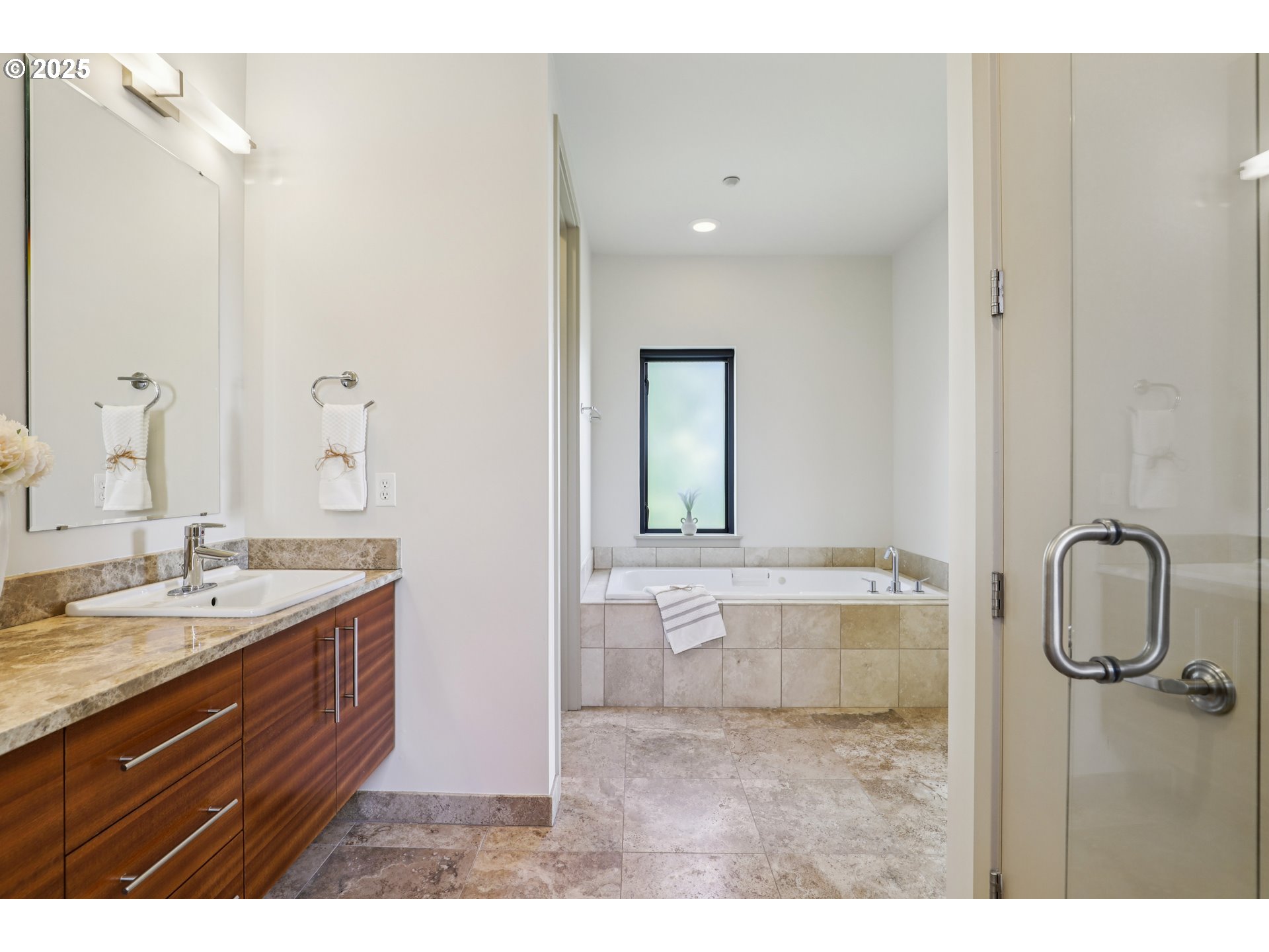 Photo #24: 170915142 Listing: Photo #24