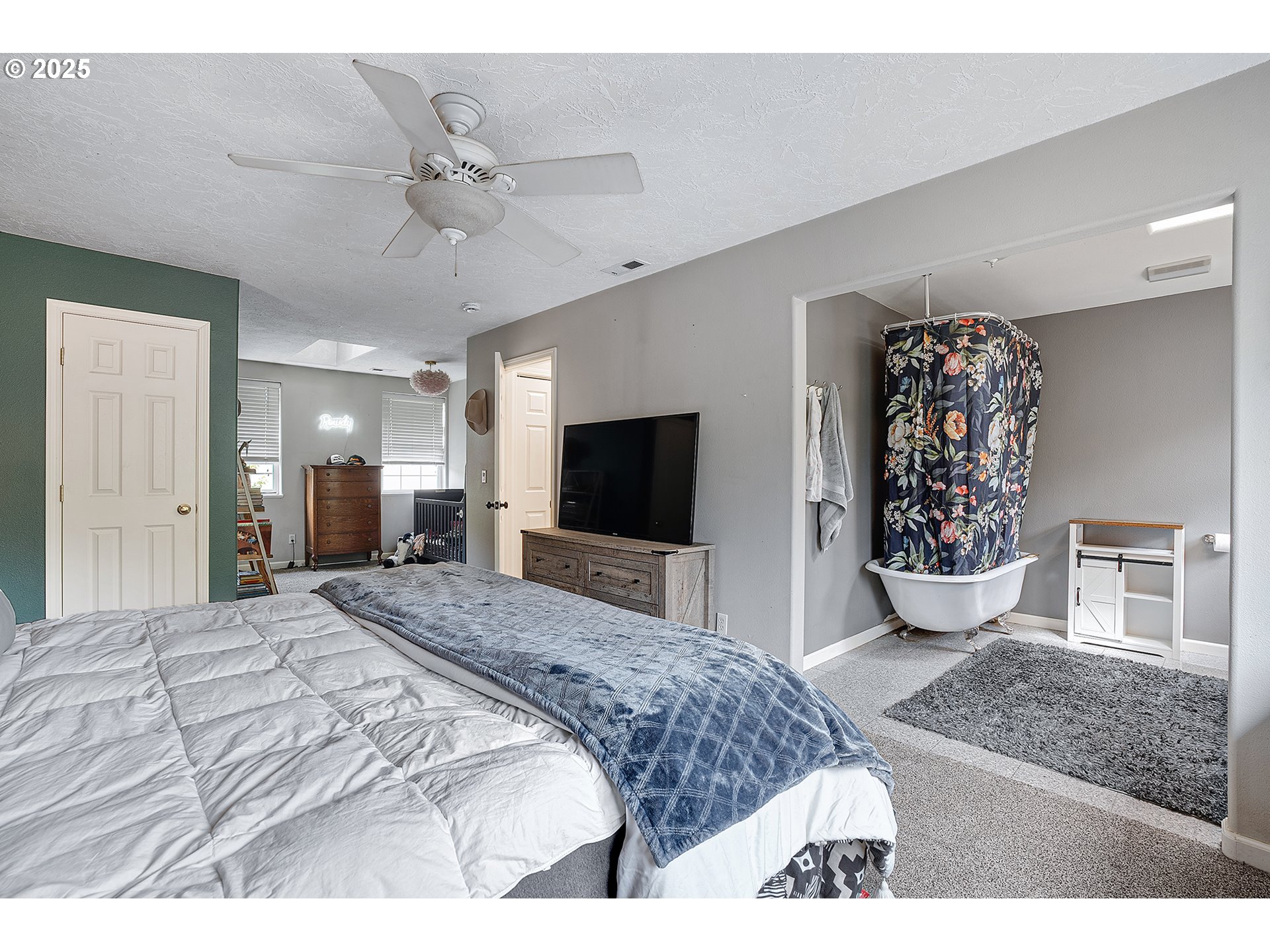 Primary Bedroom-Attached Bathroom