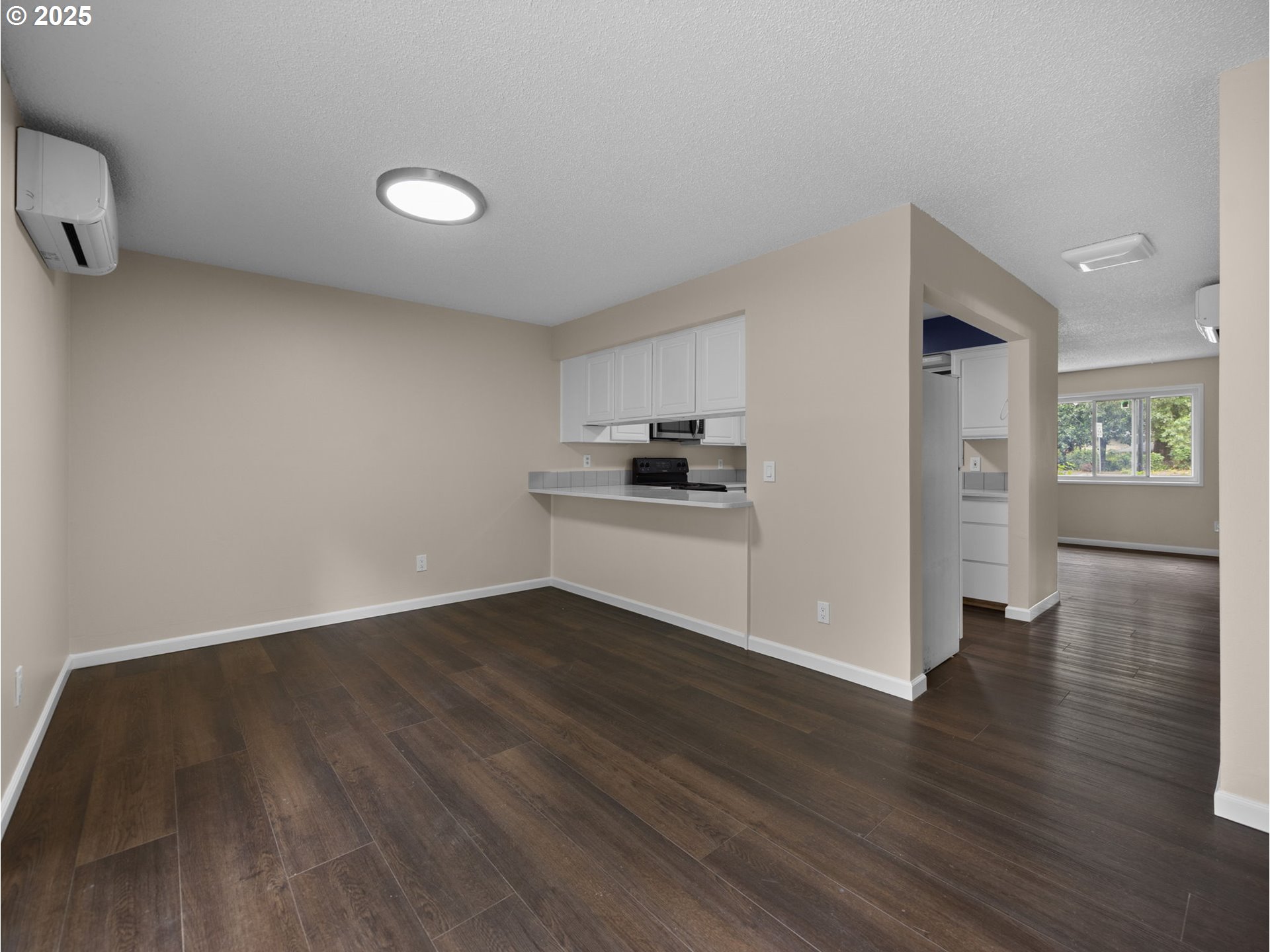 Photo #5: 172350095 Listing 