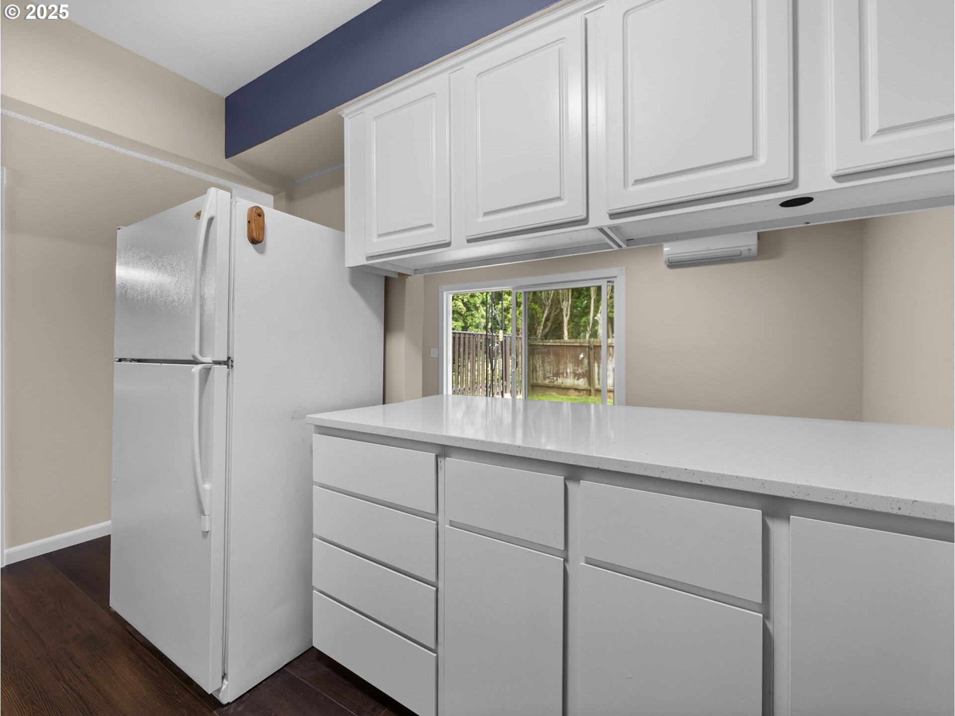 Photo #3: 172350095 Listing 