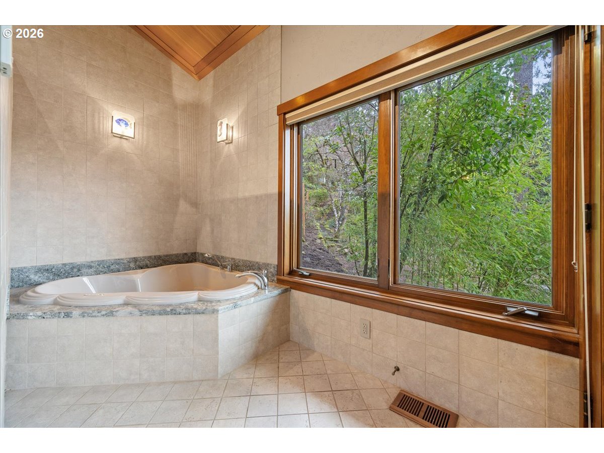 2815 ARROWHEAD CT, Lake Oswego, OR, 97034