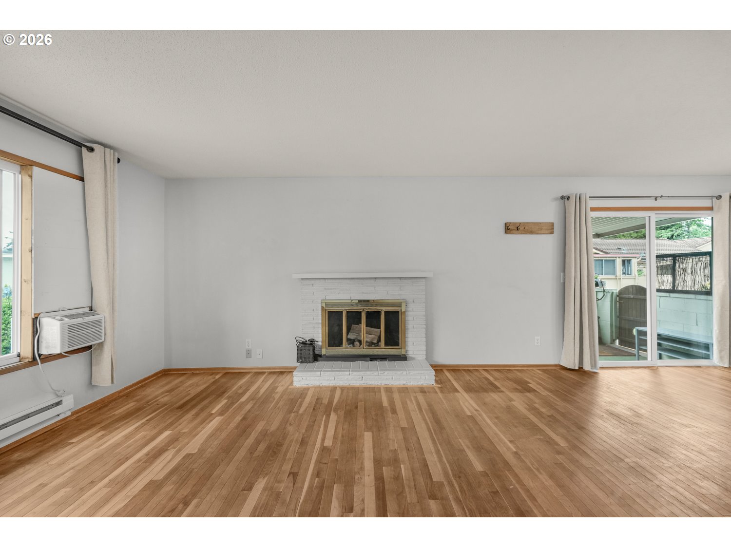 Photo #2: 176152328 Listing: Photo #2