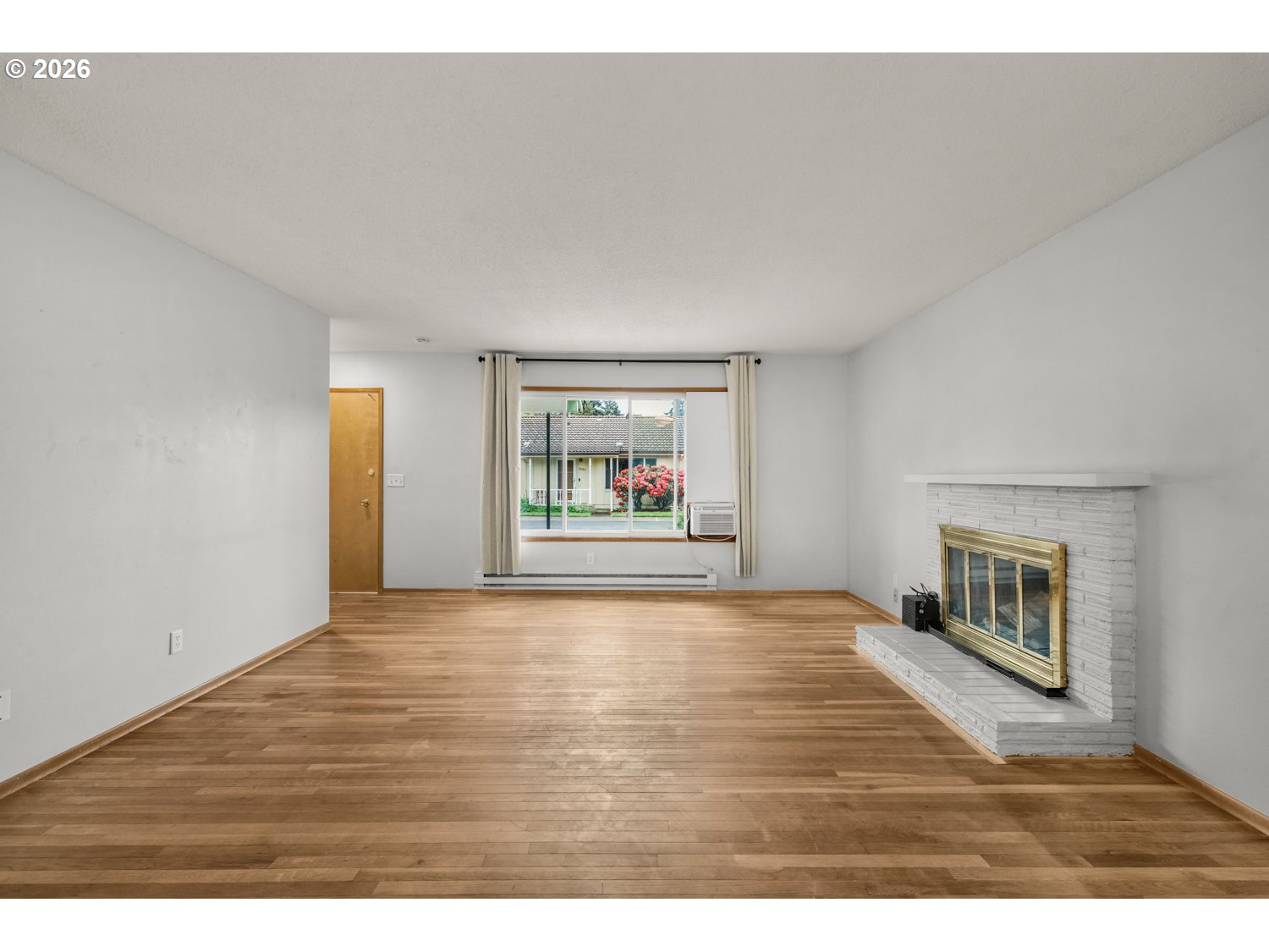 Photo #3: 176152328 Listing: Photo #3