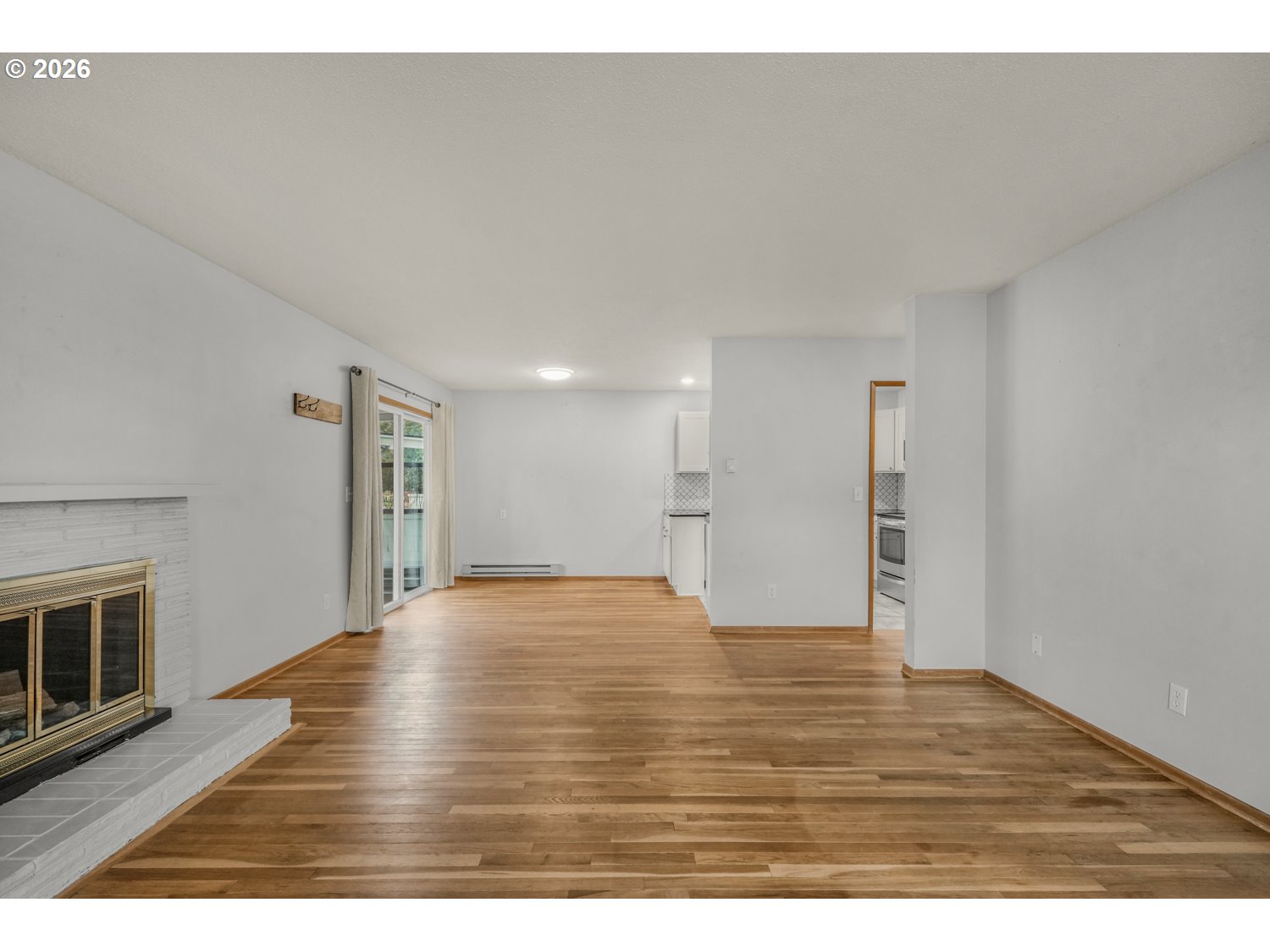 Photo #5: 176152328 Listing: Photo #5