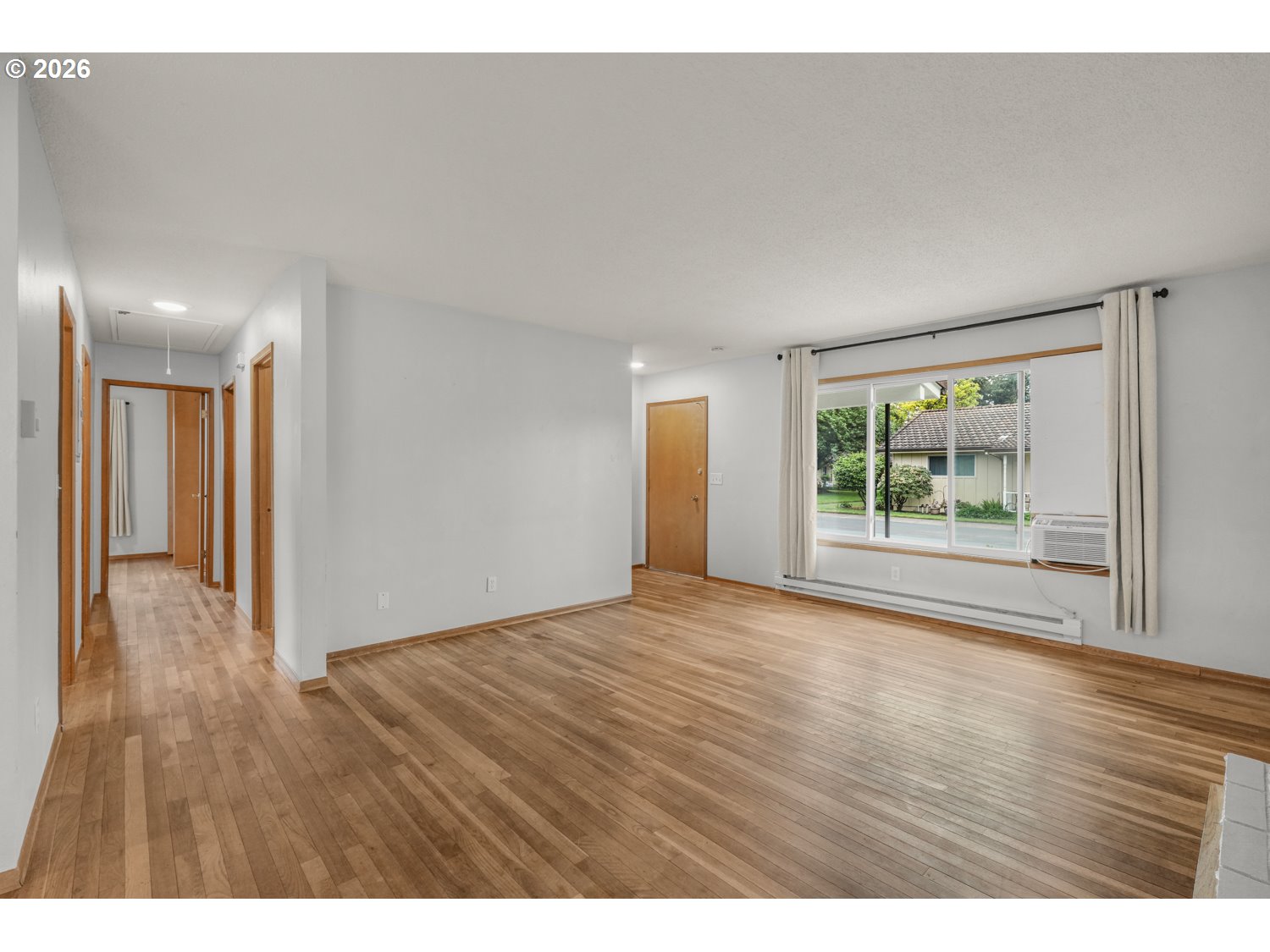 Photo #4: 176152328 Listing: Photo #4