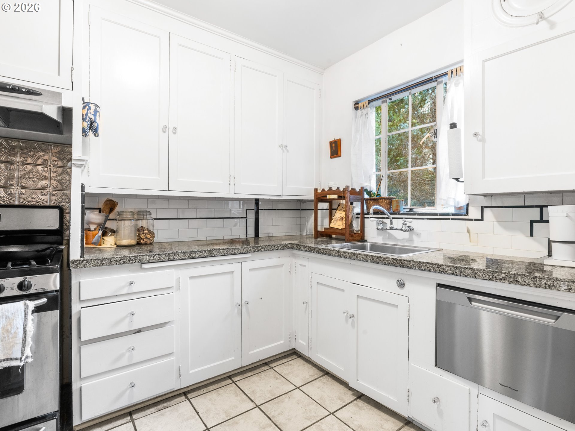 Photo #12: 176334962 Listing: Photo #12