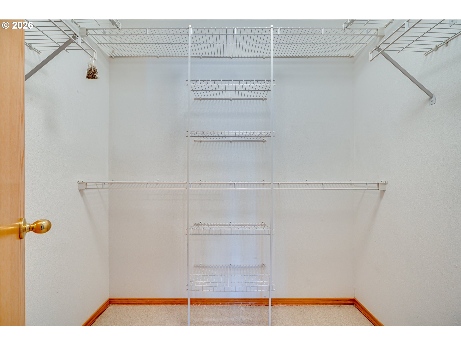 Photo #2: 176467331 Listing: Photo #2