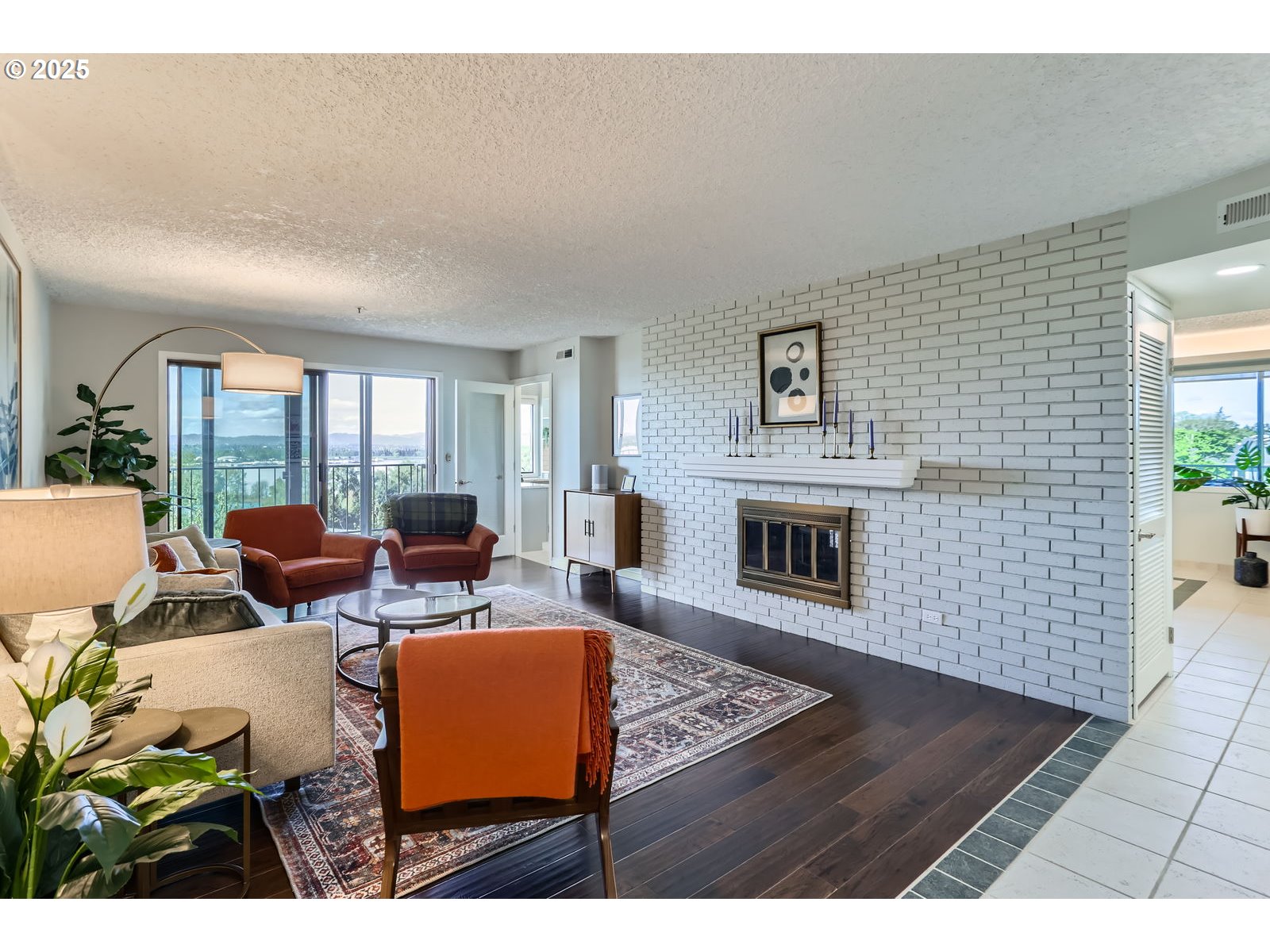 Photo #4: 177613429 Listing: Photo #4