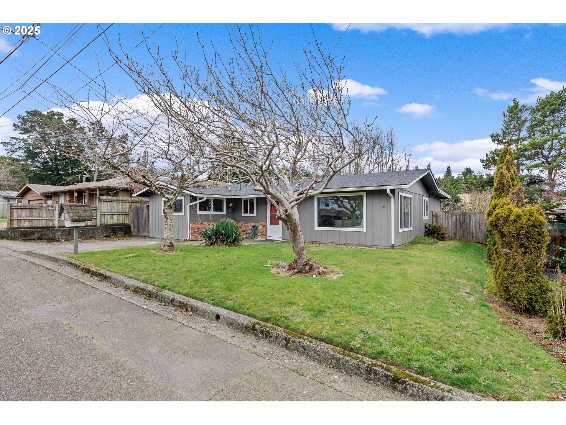 Photo of 2495 19TH ST Coos Bay OR 97420