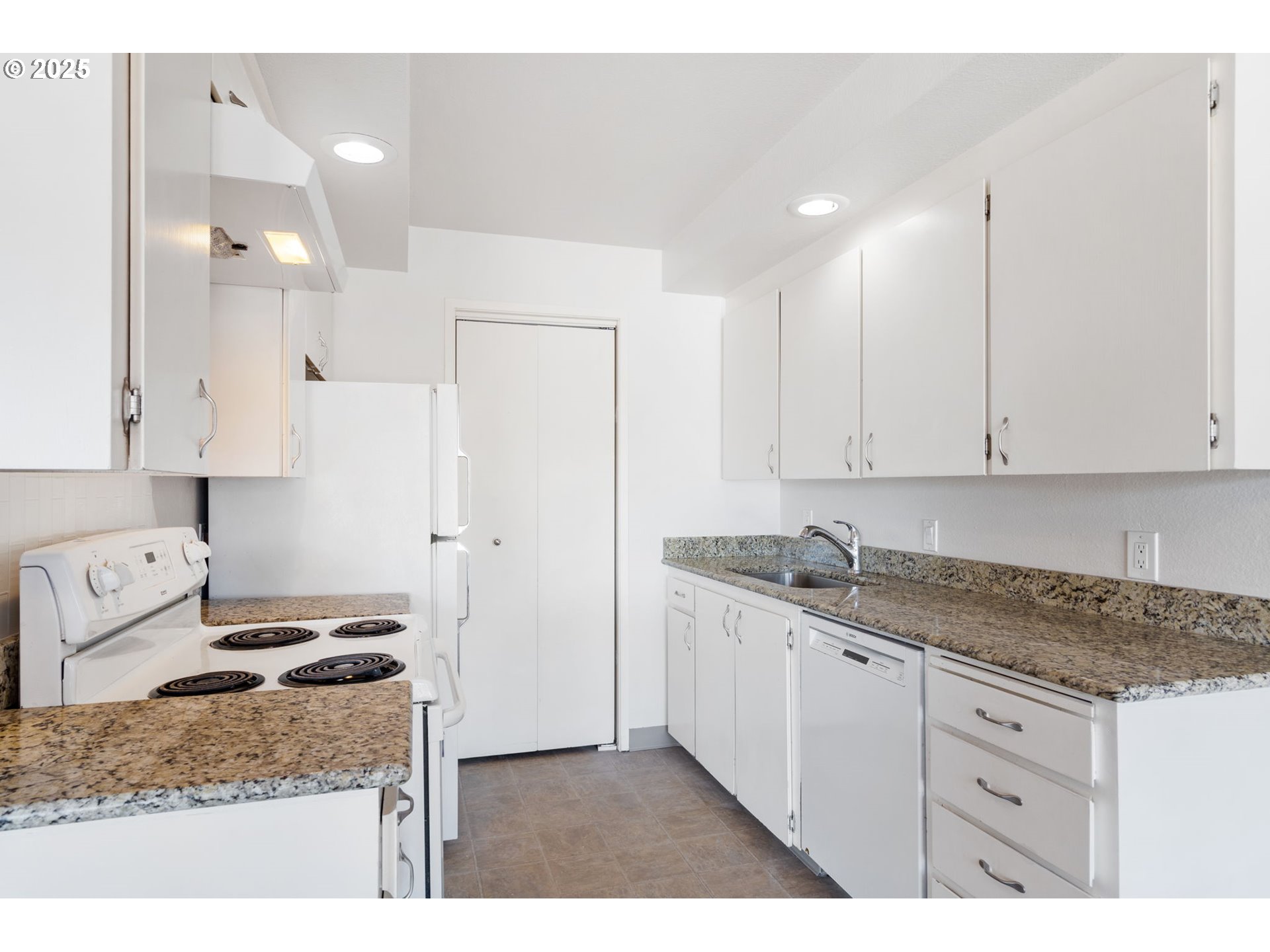 Photo #5: 178622505 Listing: Photo #5