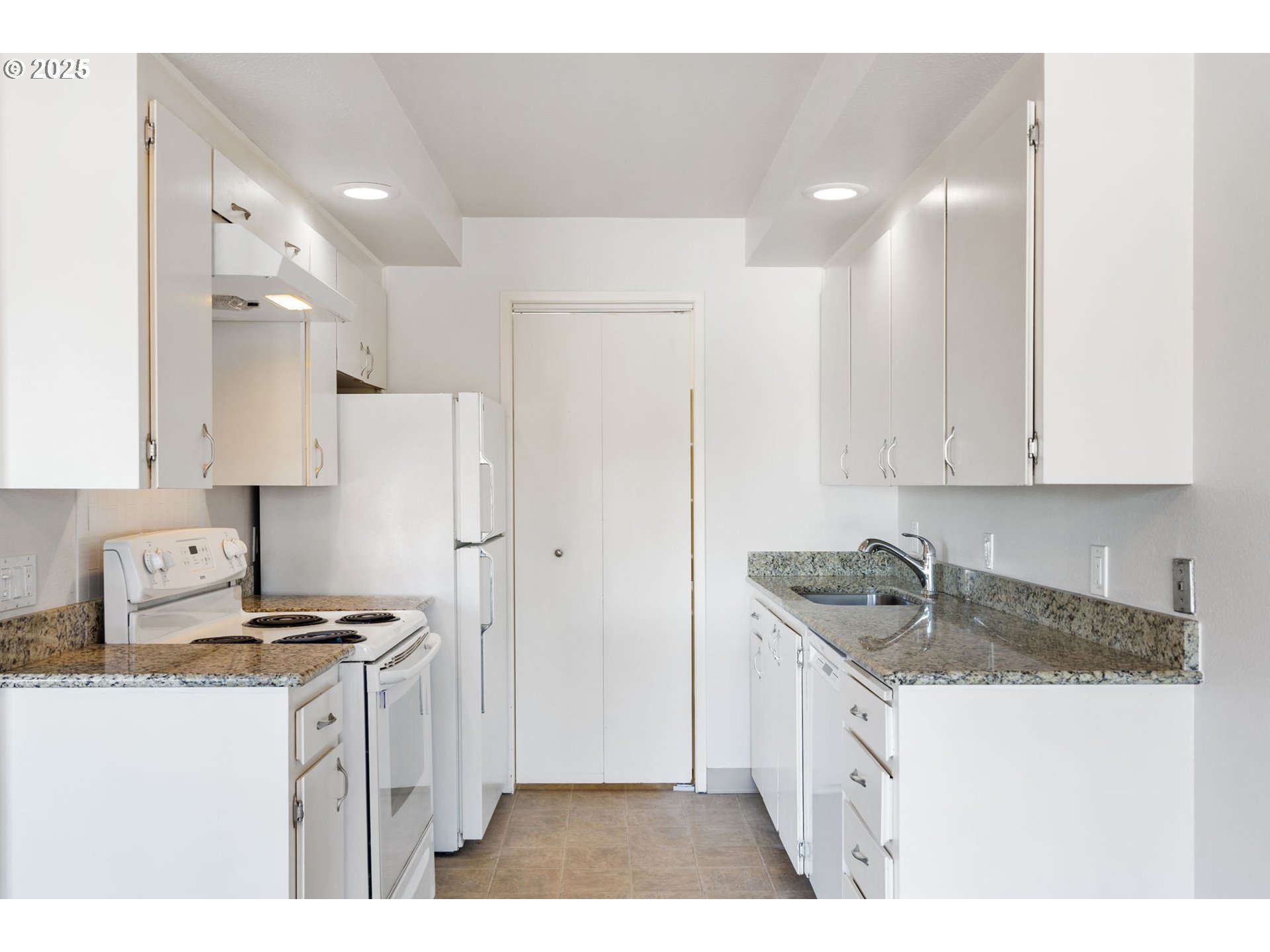 Photo #4: 178622505 Listing: Photo #4