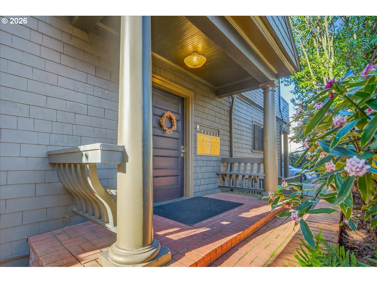 Photo #8: 179098635 Listing: Photo #8