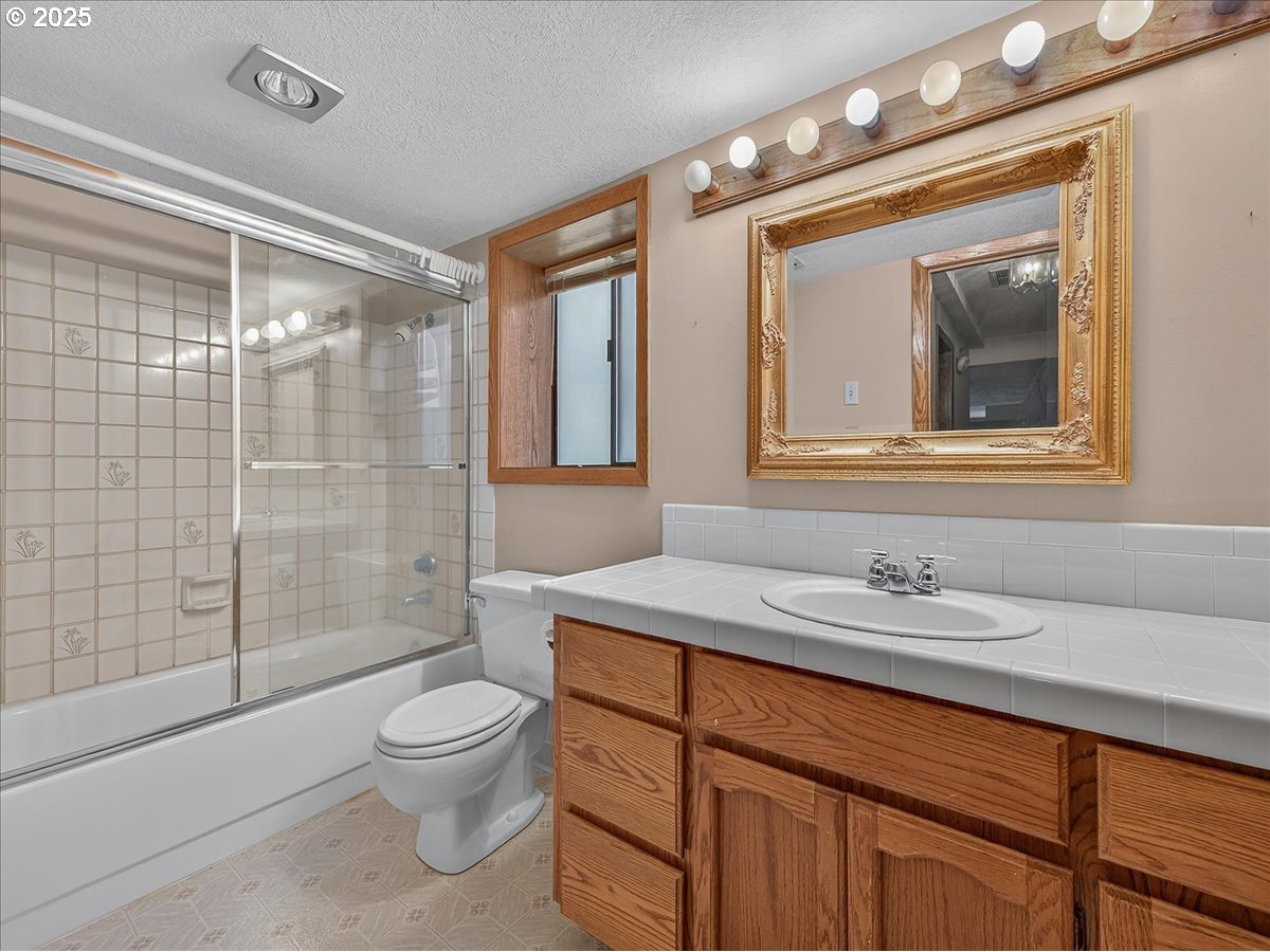 18680 SE HIGHWAY 212, Damascus, OR, 97089