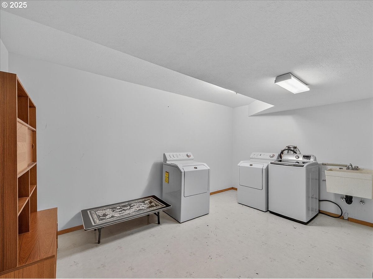 18680 SE HIGHWAY 212, Damascus, OR, 97089