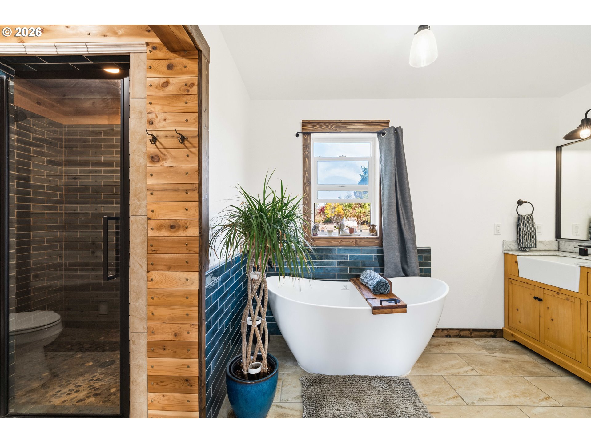 87593 TWO MILE LN, Bandon, OR 97411