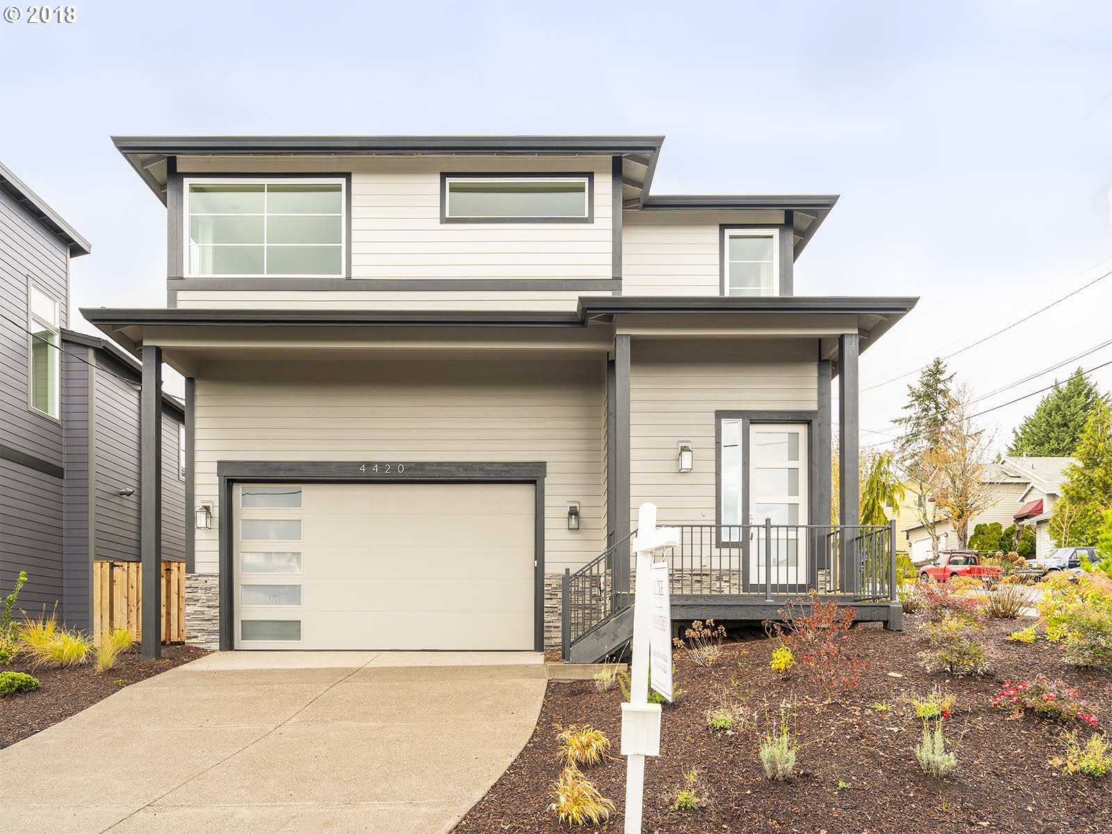 4420 RIVERVIEW AVE West Linn, Oregon Brand new contemporary home on corner lot! Views of Mt. Hood! Move-in ready, open great room floorplan, hardwoods, S/S appliances, quartz counters, 3 bedrooms plus huge bonus room (or opt 4th). 5 piece master bath & walkin closet! Fenced backyard & covered patio perfect for entertaining.