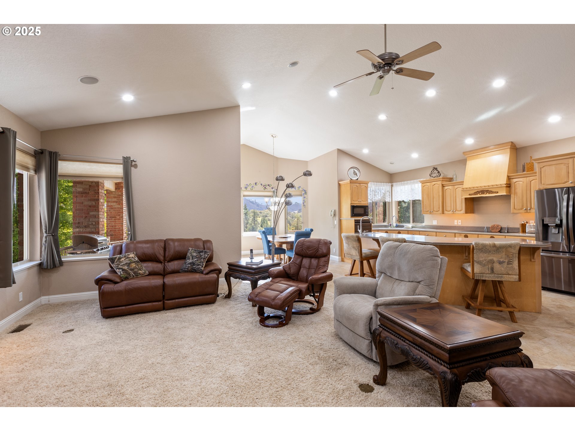 13767 N BANK RD, Roseburg, OR, 97470