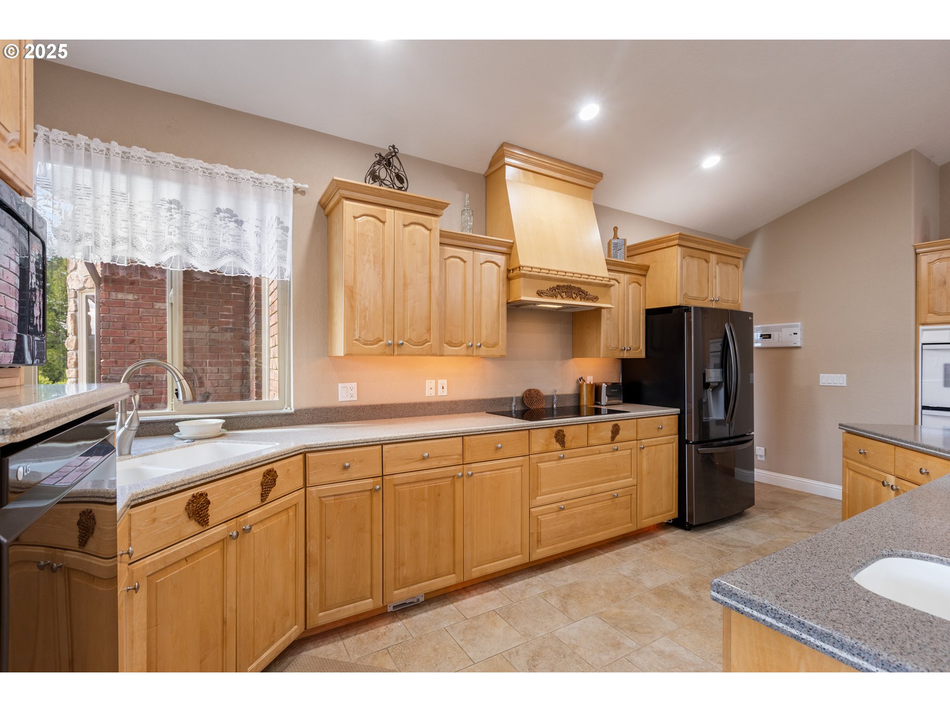 13767 N BANK RD, Roseburg, OR, 97470