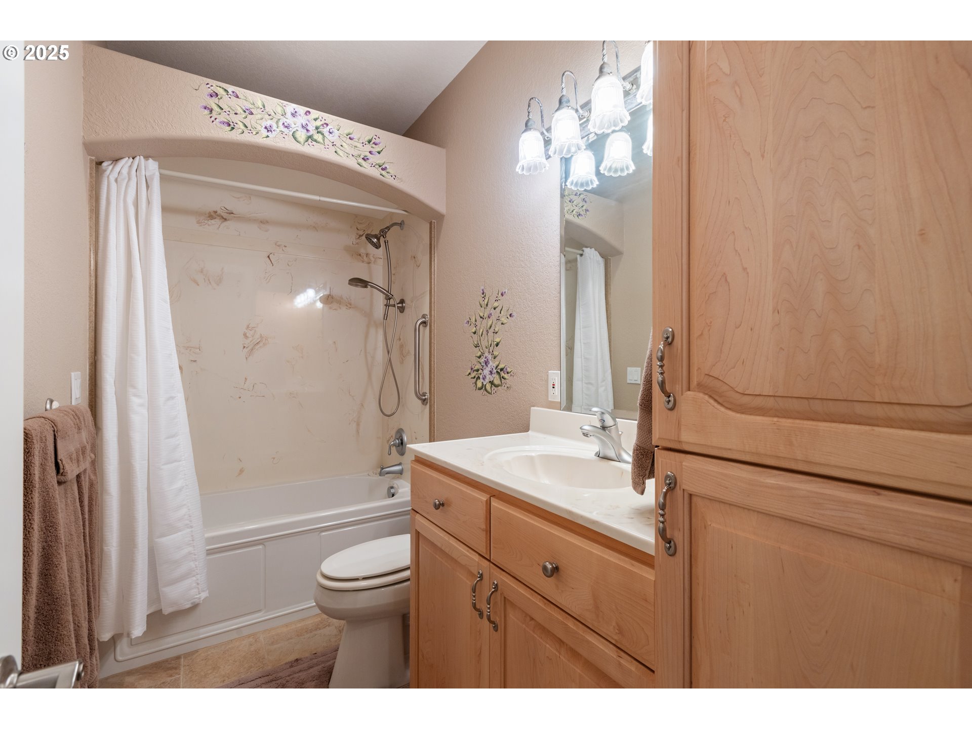 13767 N BANK RD, Roseburg, OR, 97470