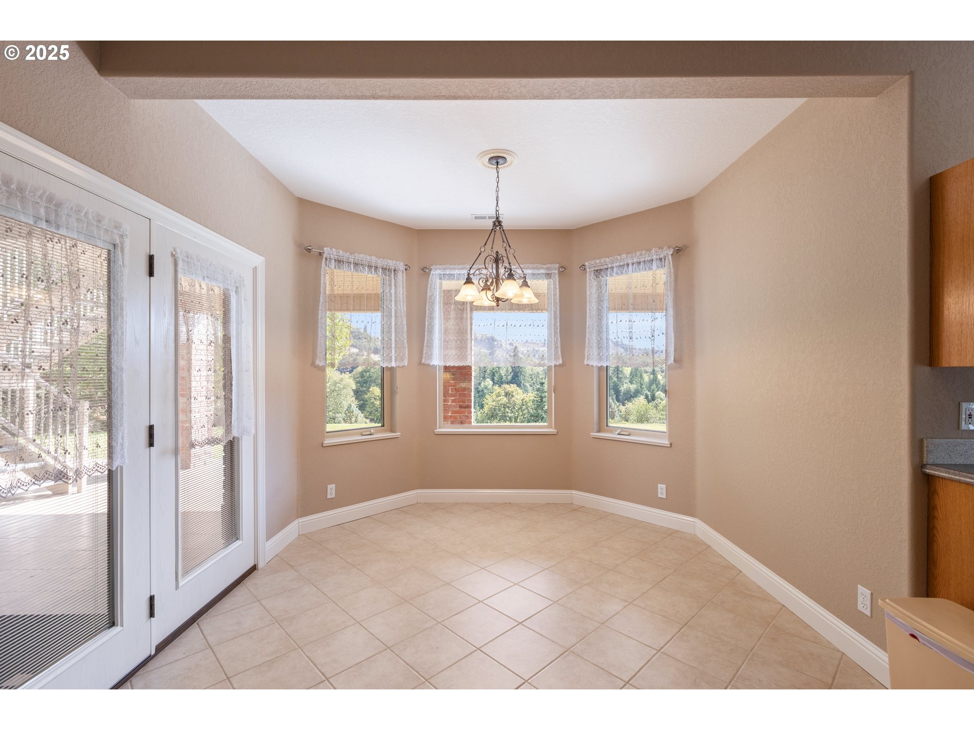 13767 N BANK RD, Roseburg, OR, 97470