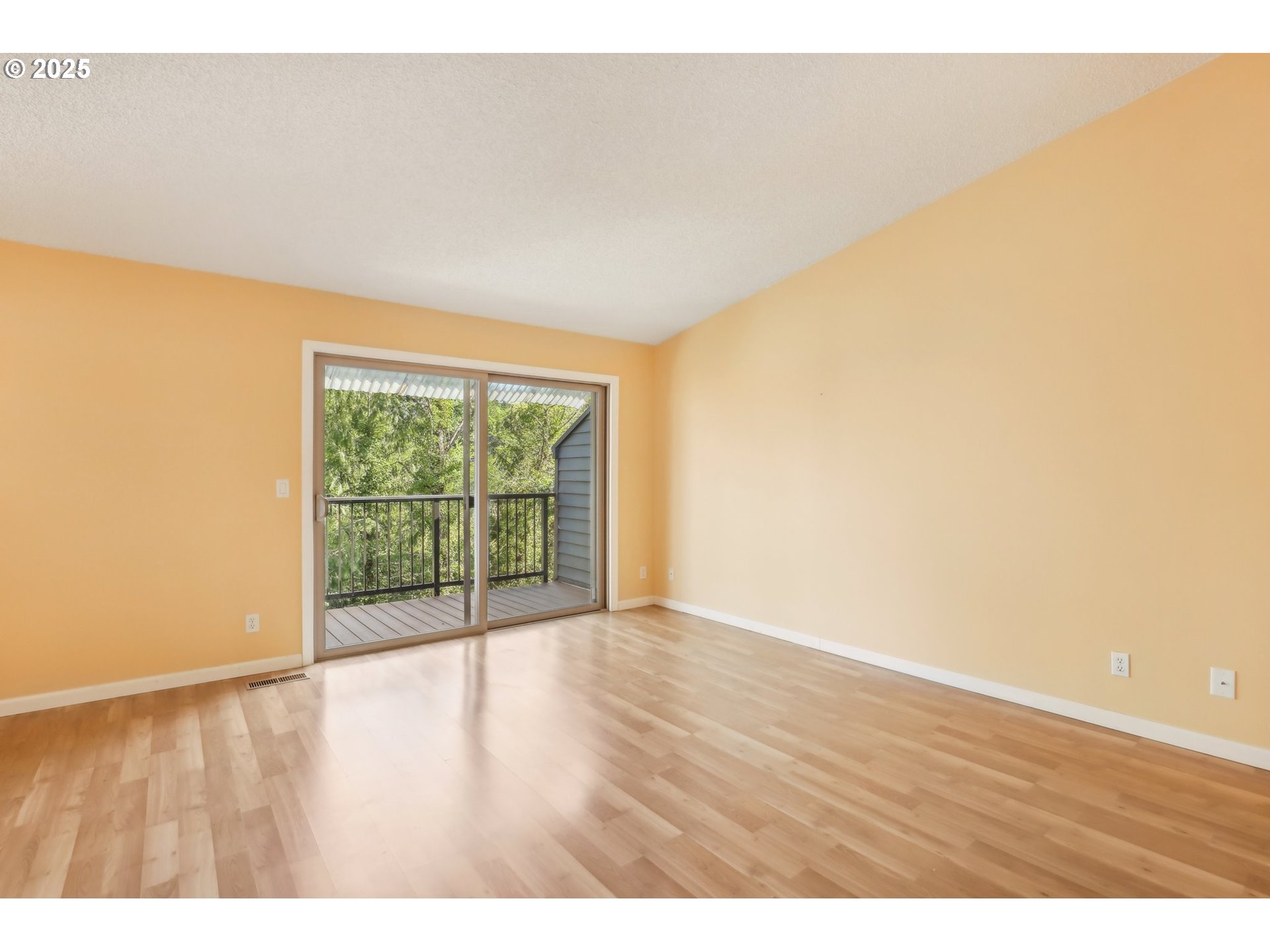 Photo #5: 184754615 Listing: Photo #5