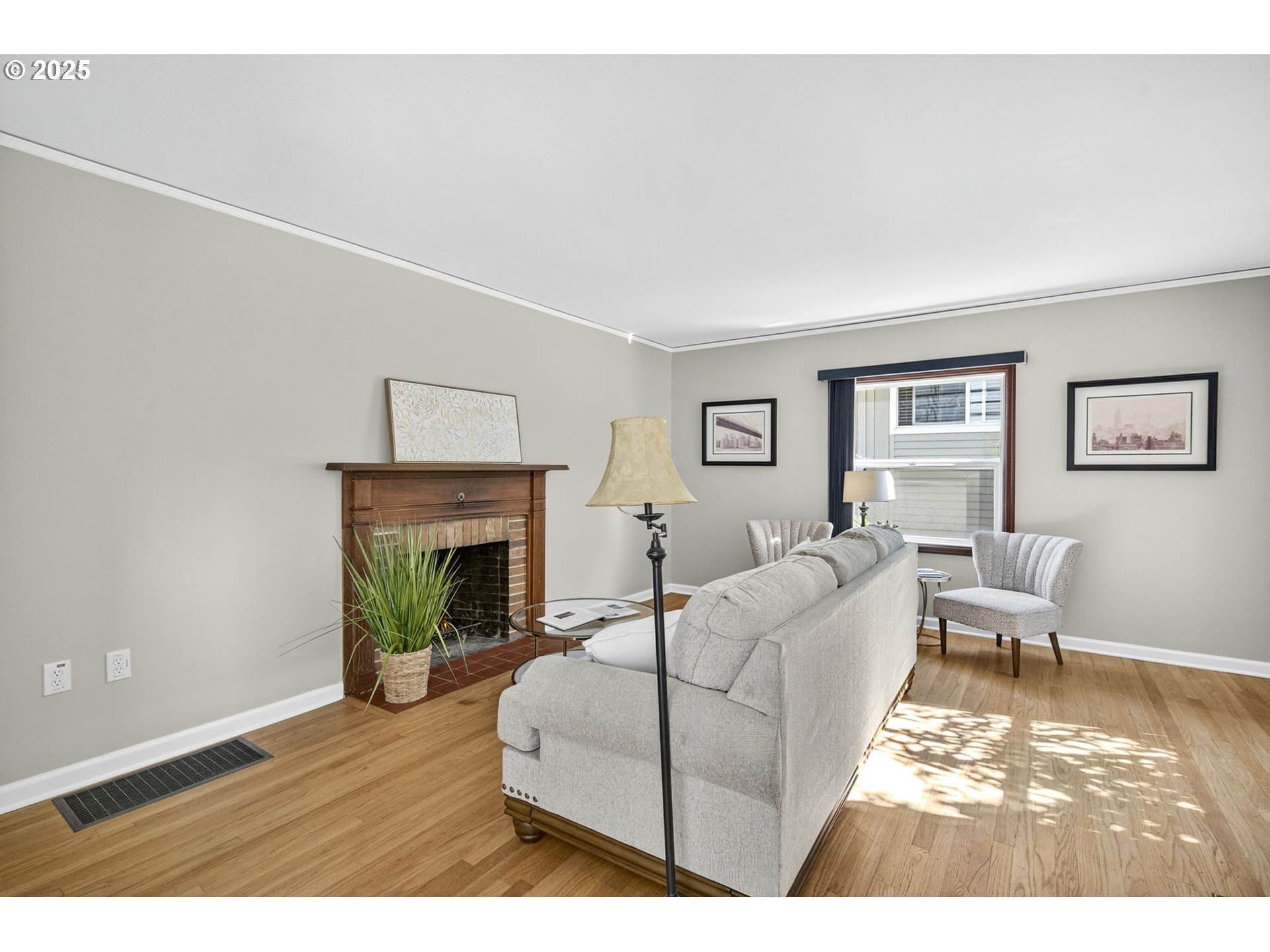 Photo #4: 186160377 Listing 