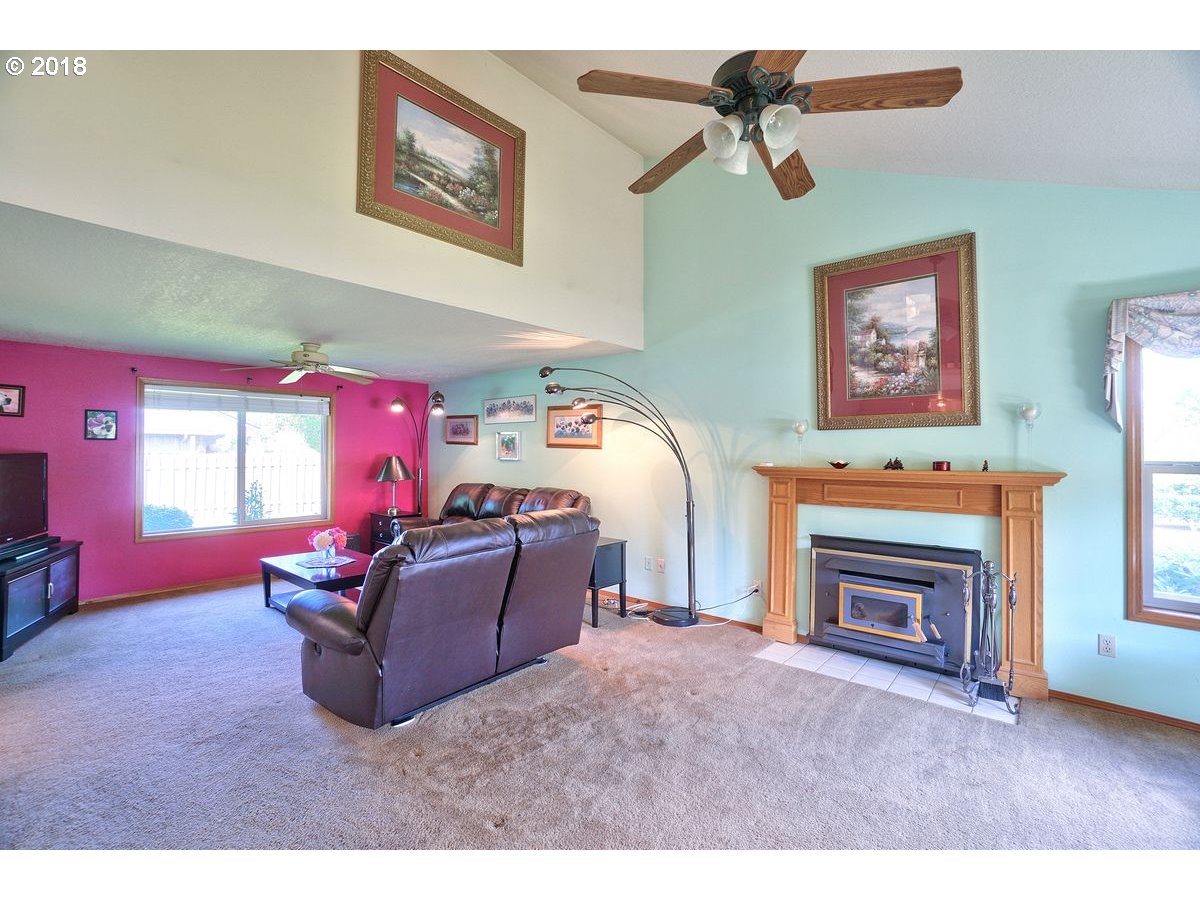 Living Room/Dining Room