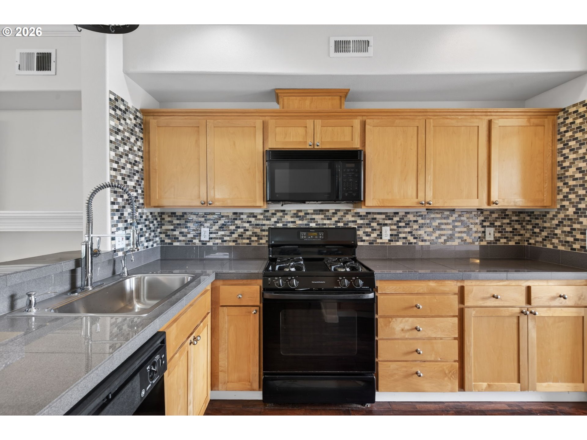 Photo #2: 188109539 Listing: Photo #2