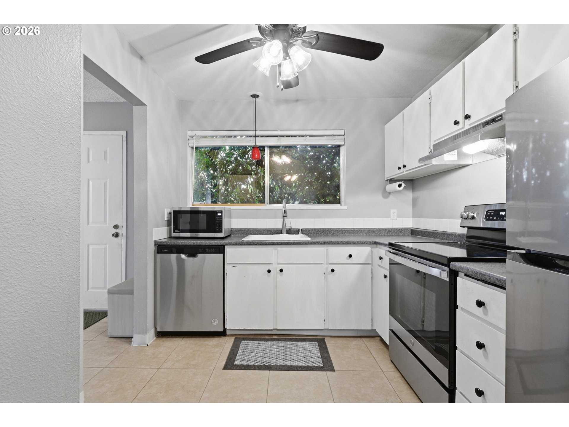 Photo #1: 189182445 Listing: Photo #1