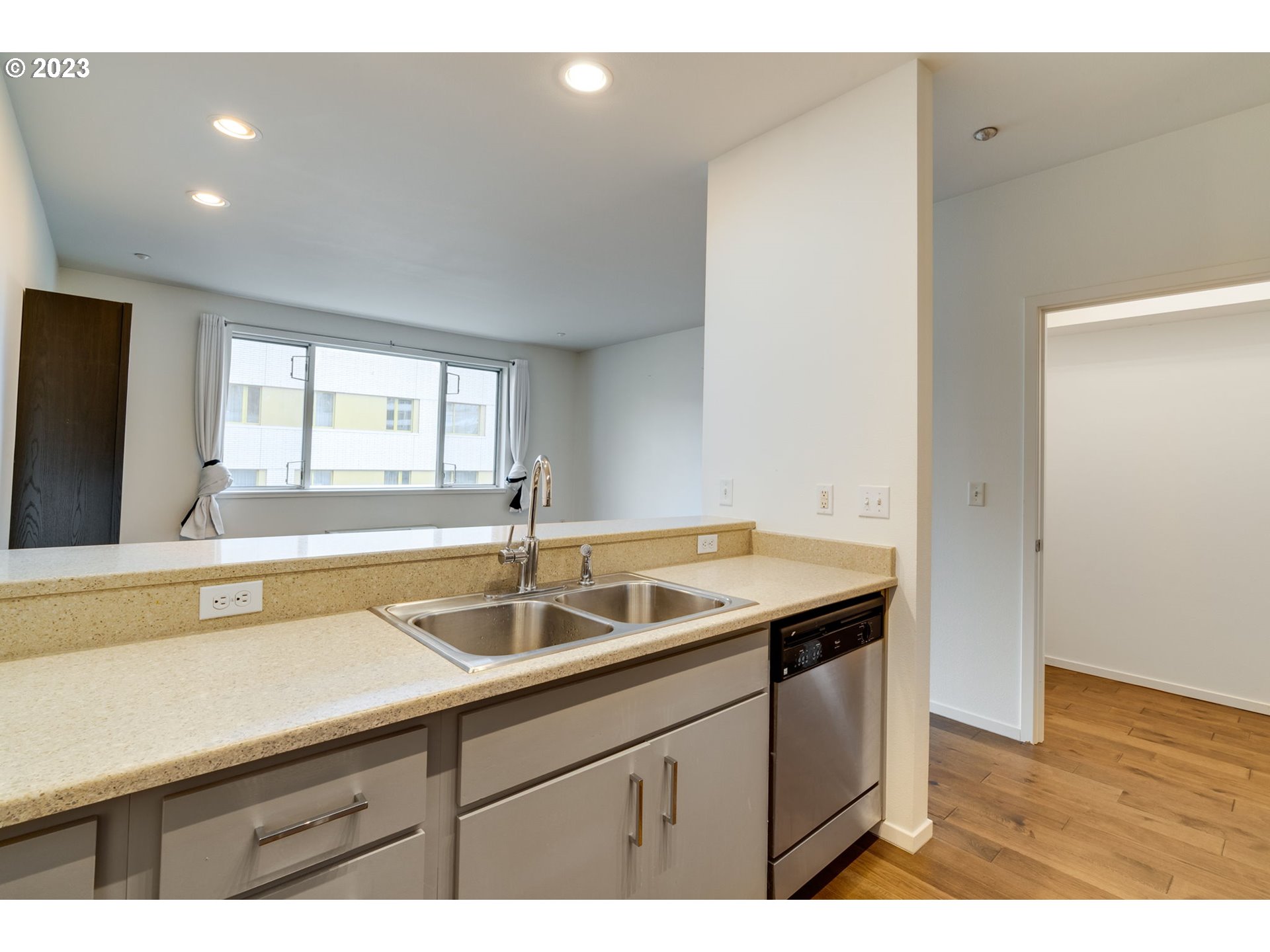 Photo #10: 189962966 Listing: Photo #10