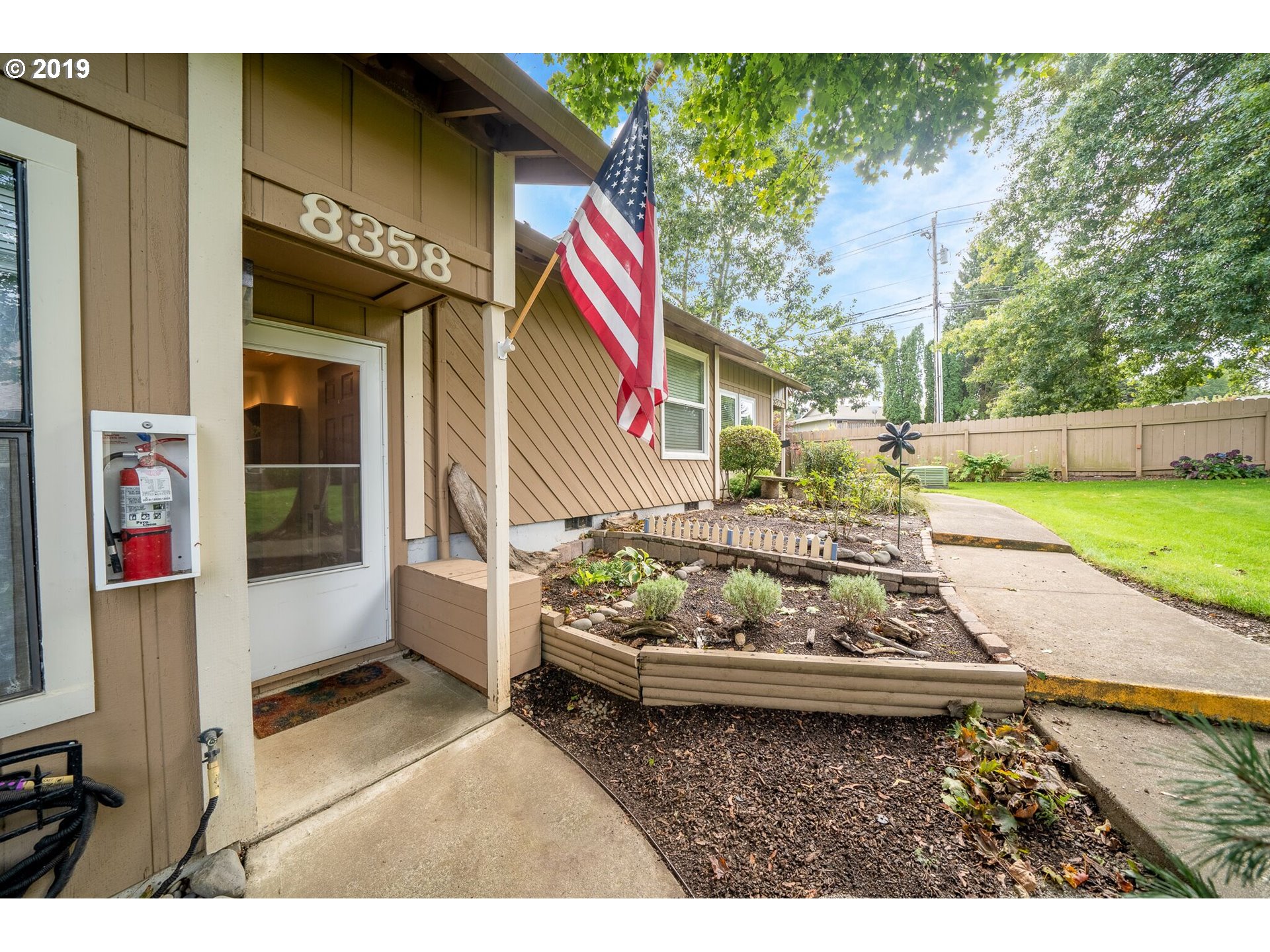 Photo #2: 19000996 Listing 