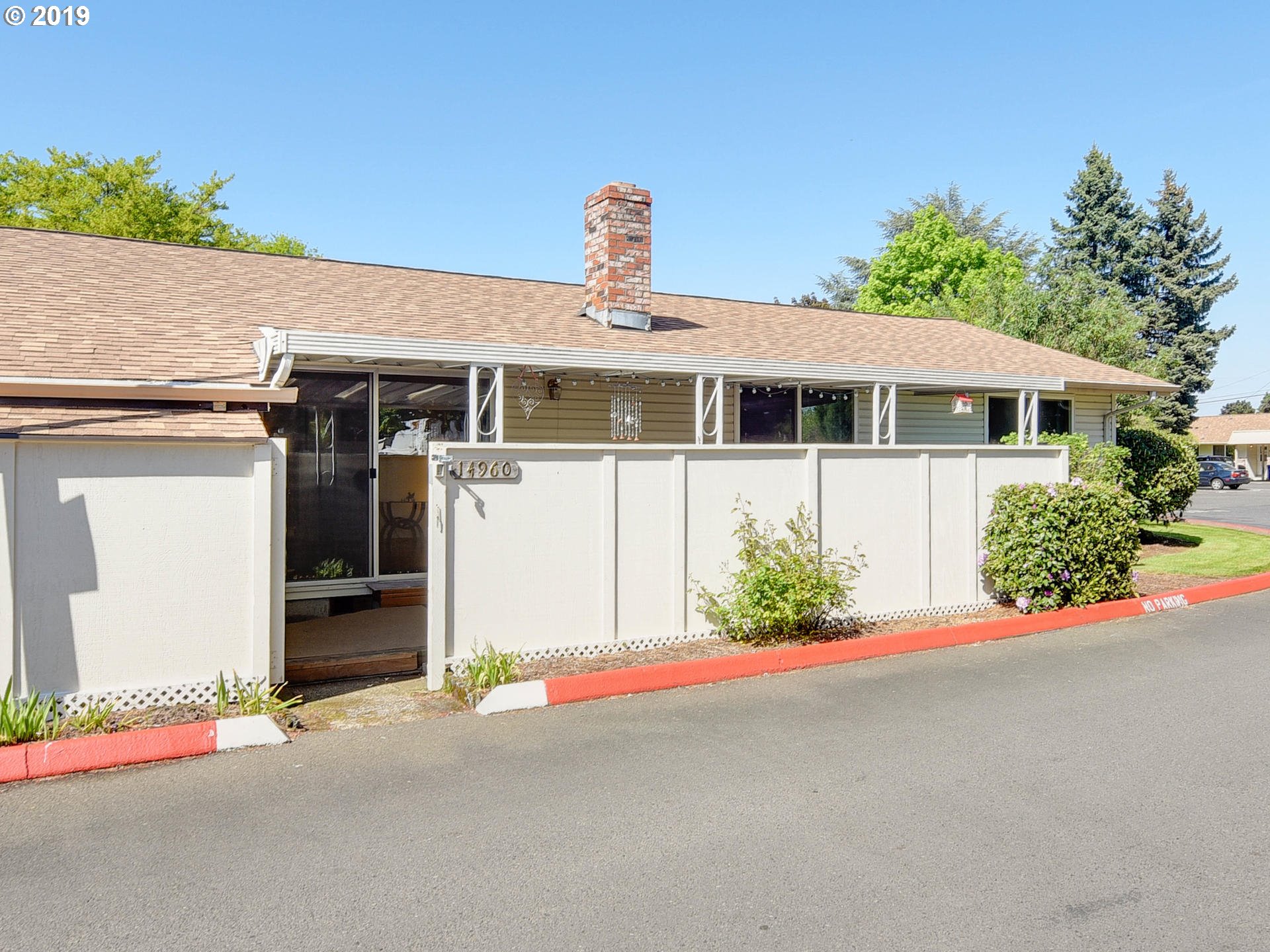 Photo #2: 19002019 Listing 