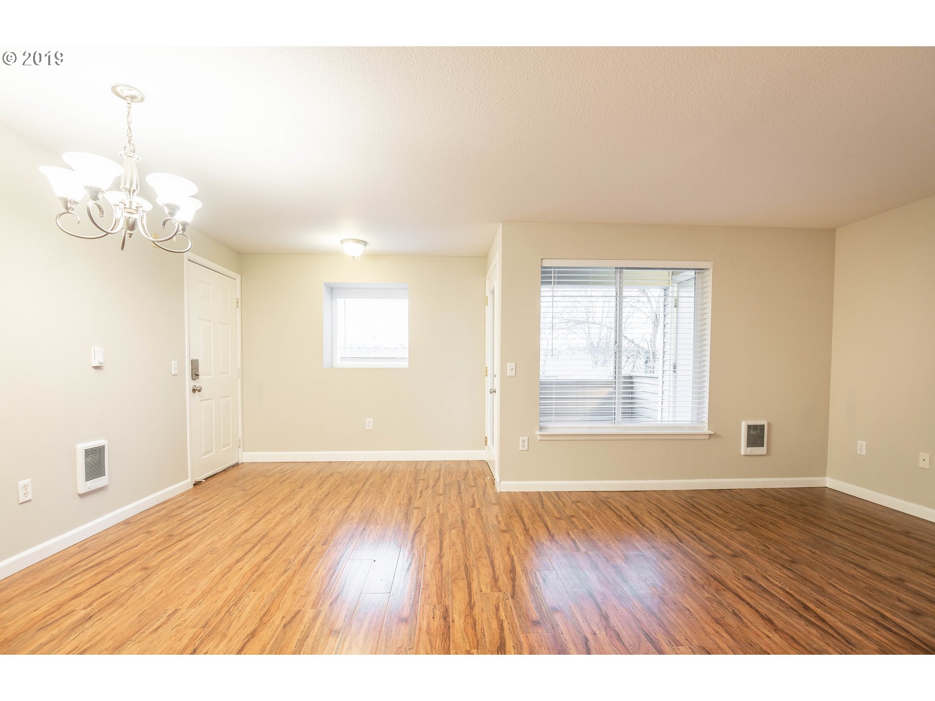Photo #5: 19005176 Listing 