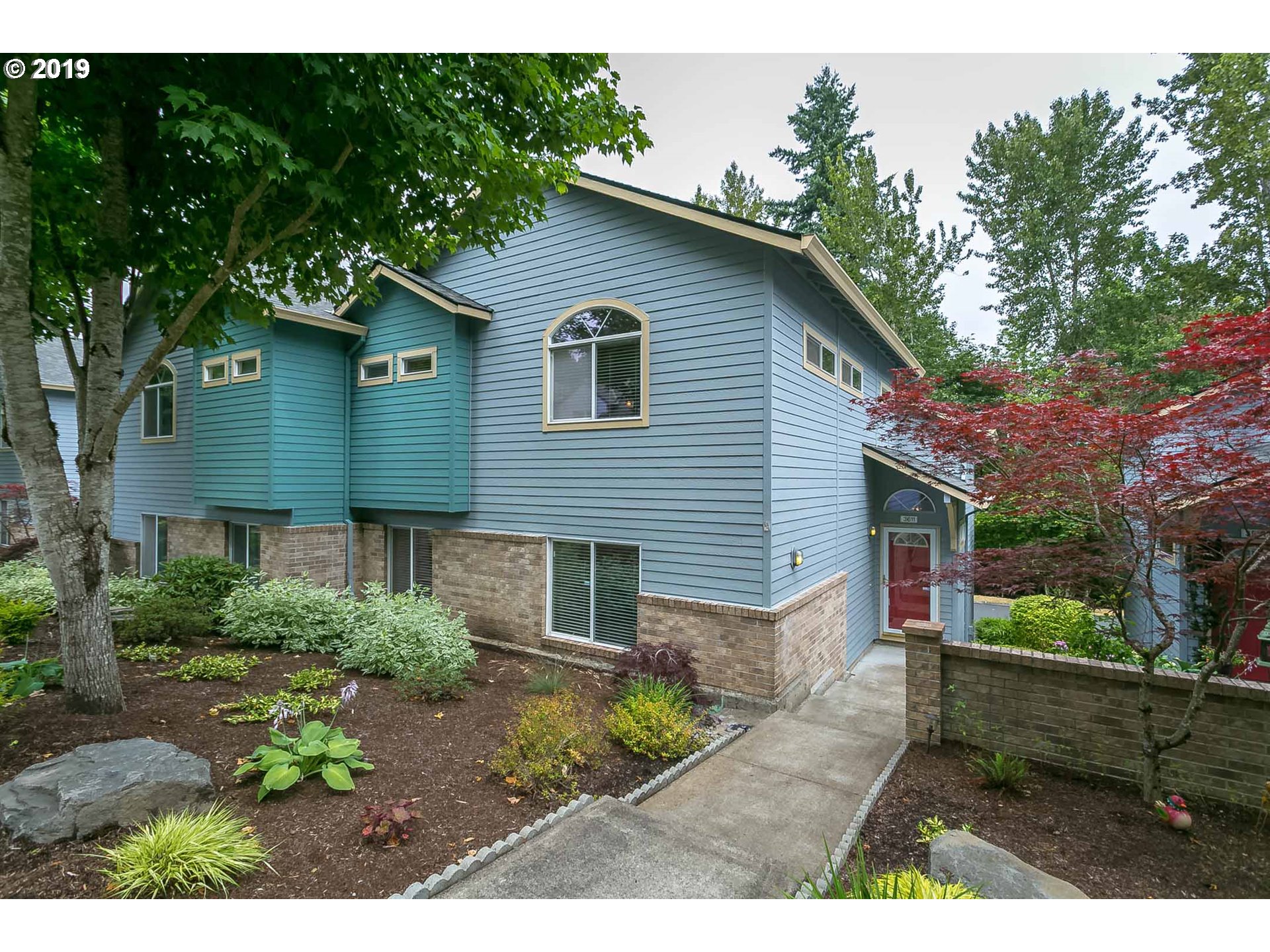 Photo #2: 19036766 Listing 