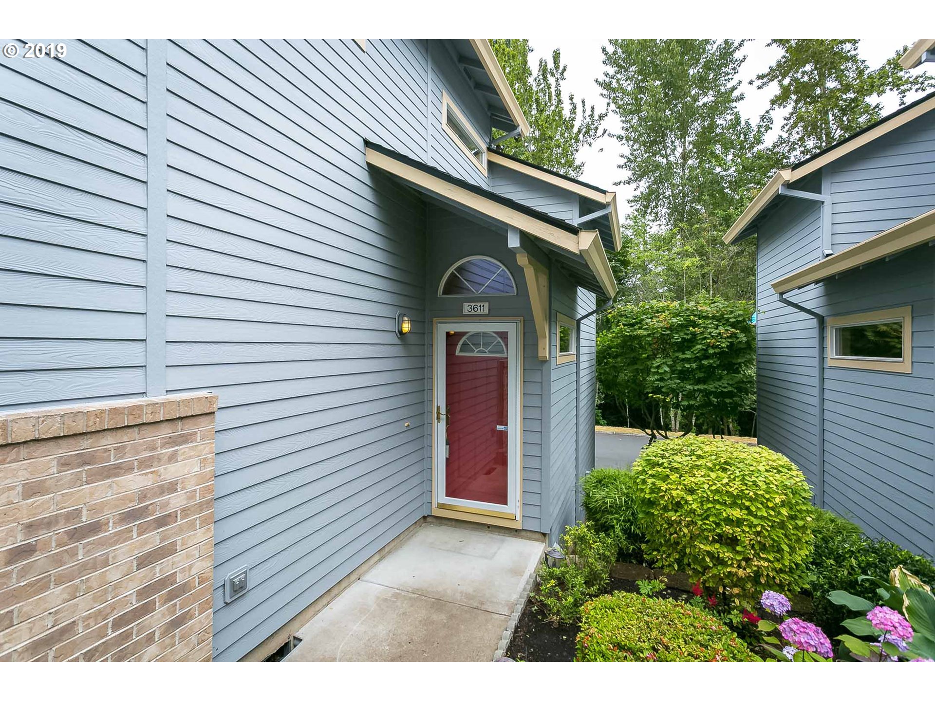 Photo #3: 19036766 Listing 